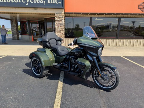 2026 Harley-Davidson Street Glide 3 Limited photo 2