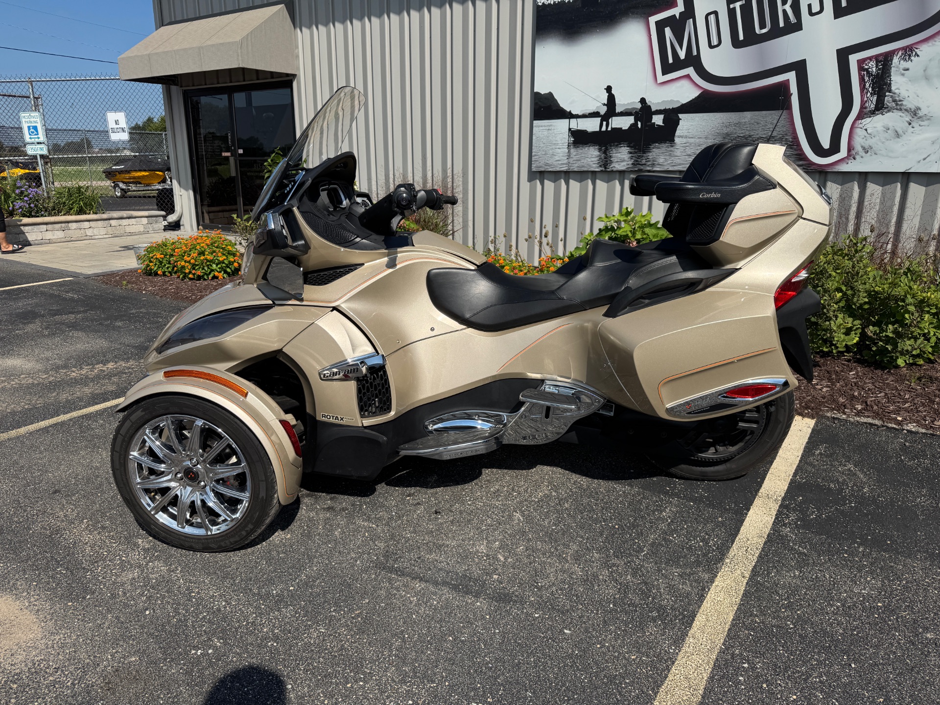 2018 Can-Am Spyder RT Limited in Roscoe, Illinois - Photo 6