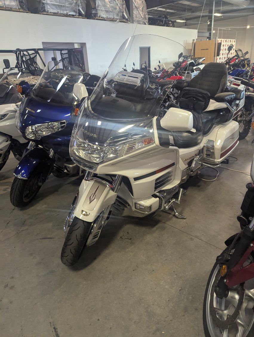 1998 Honda Gold Wing SE in Davenport, Iowa - Photo 2