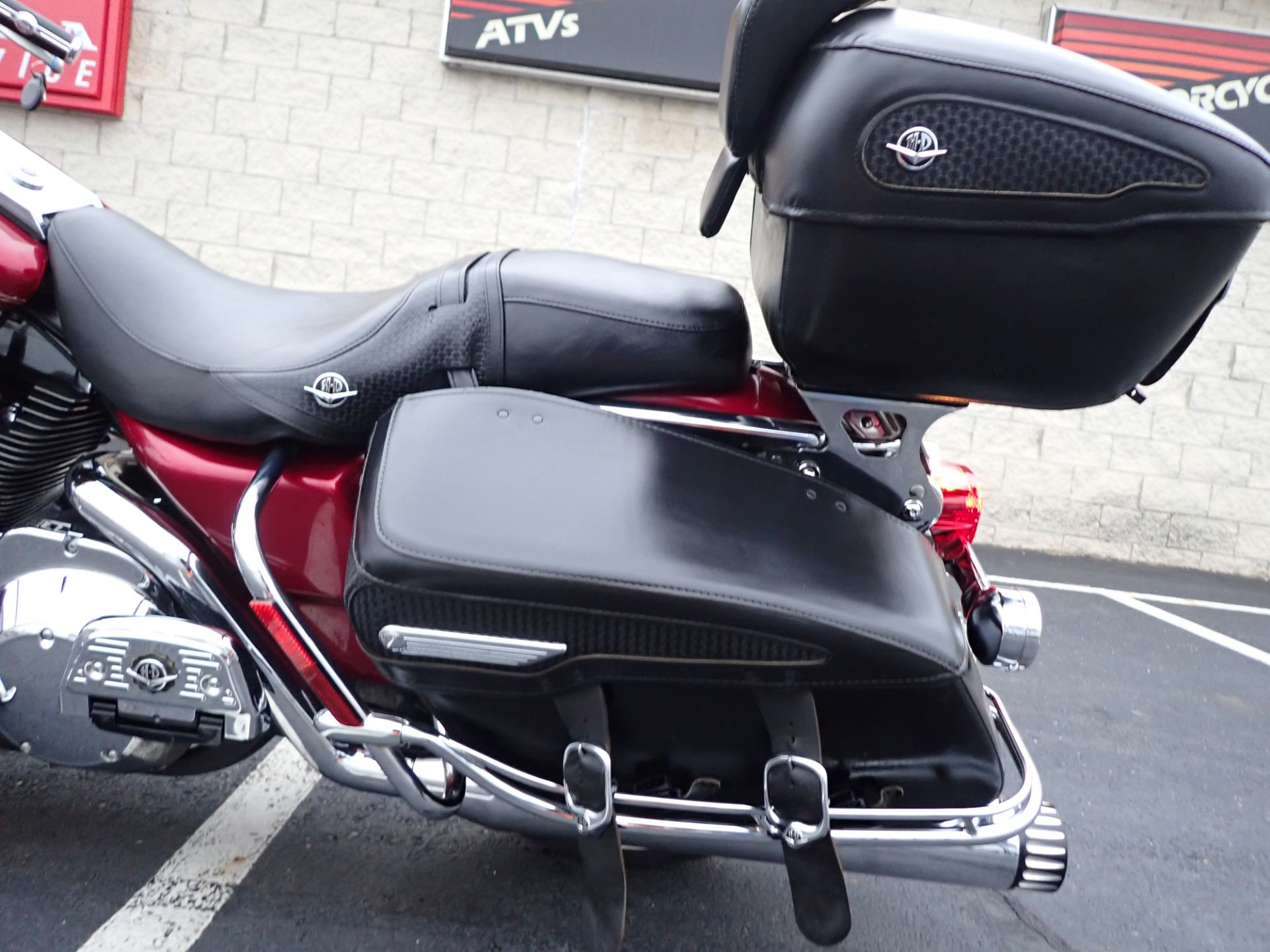 2005 Harley-Davidson FLHRCI Road King® Classic in Massillon, Ohio - Photo 7