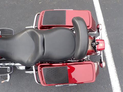 2009 Harley-Davidson Road King® Classic in Massillon, Ohio - Photo 16