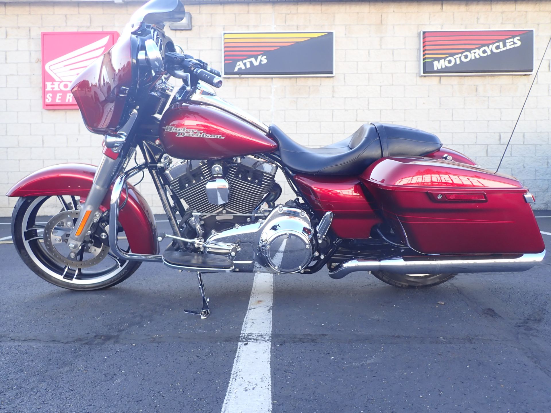 2016 Harley-Davidson Street Glide® Special in Massillon, Ohio - Photo 8