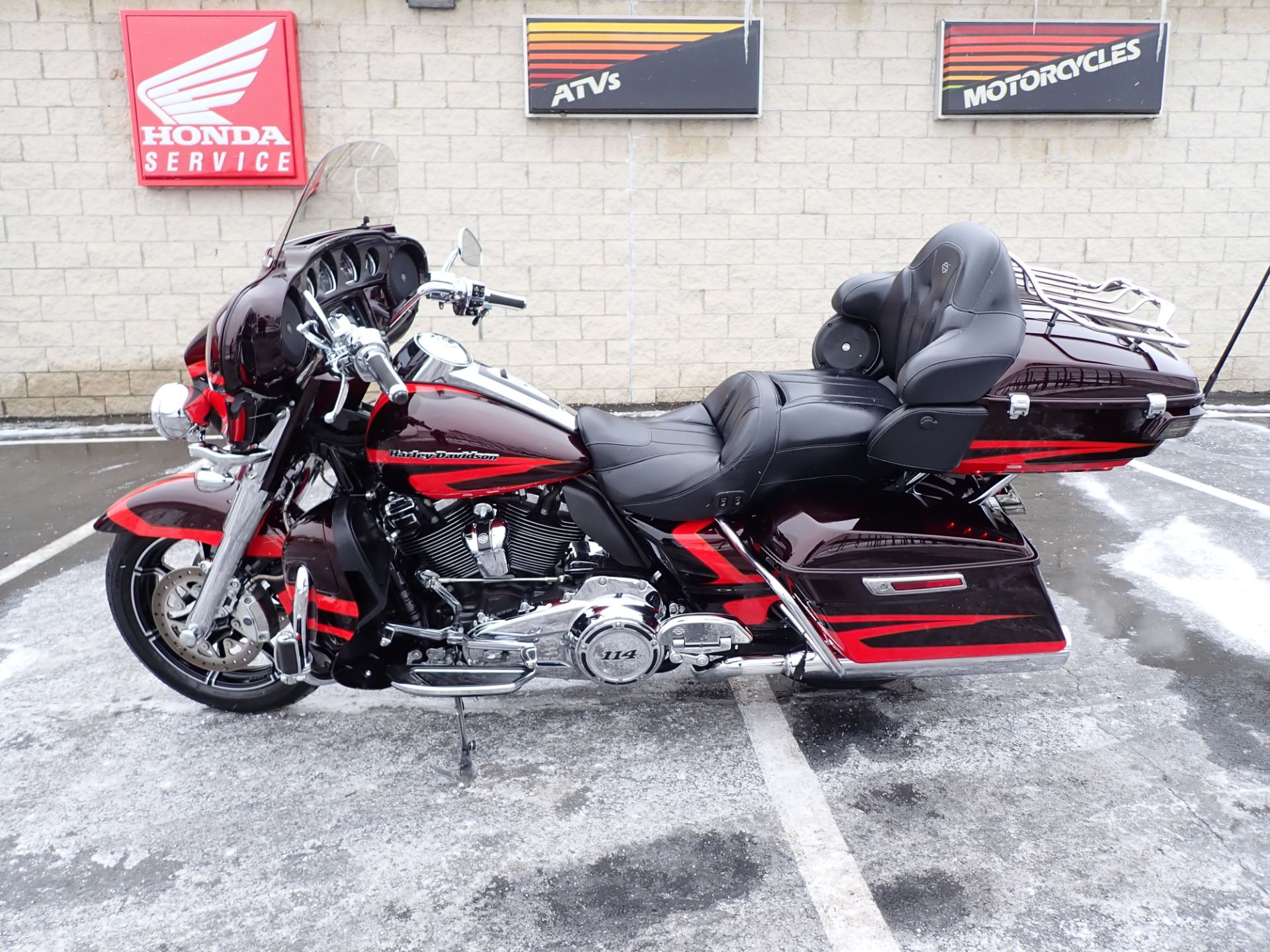 2017 Harley-Davidson CVO™ Limited in Massillon, Ohio - Photo 16