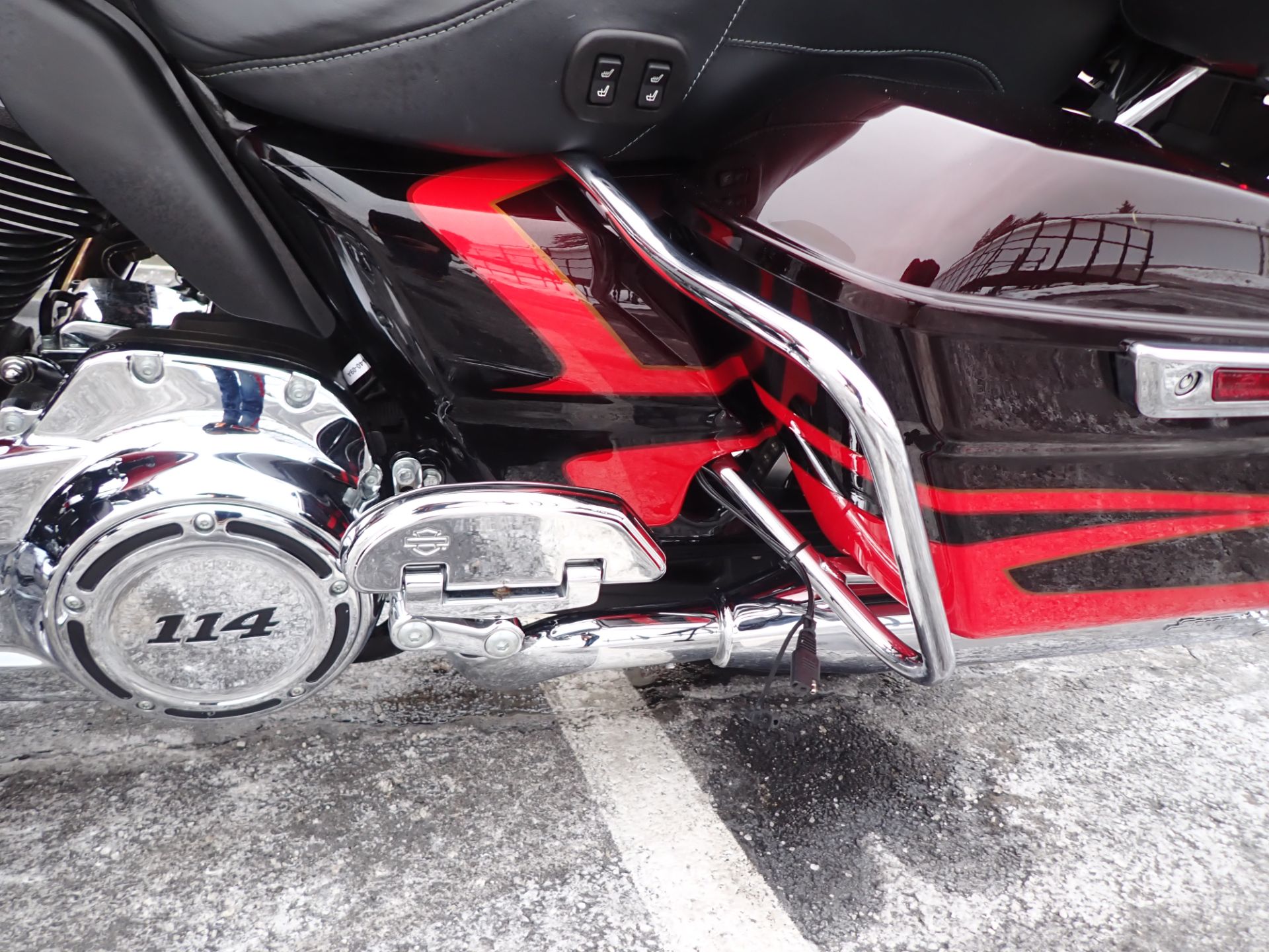 2017 Harley-Davidson CVO™ Limited in Massillon, Ohio - Photo 22