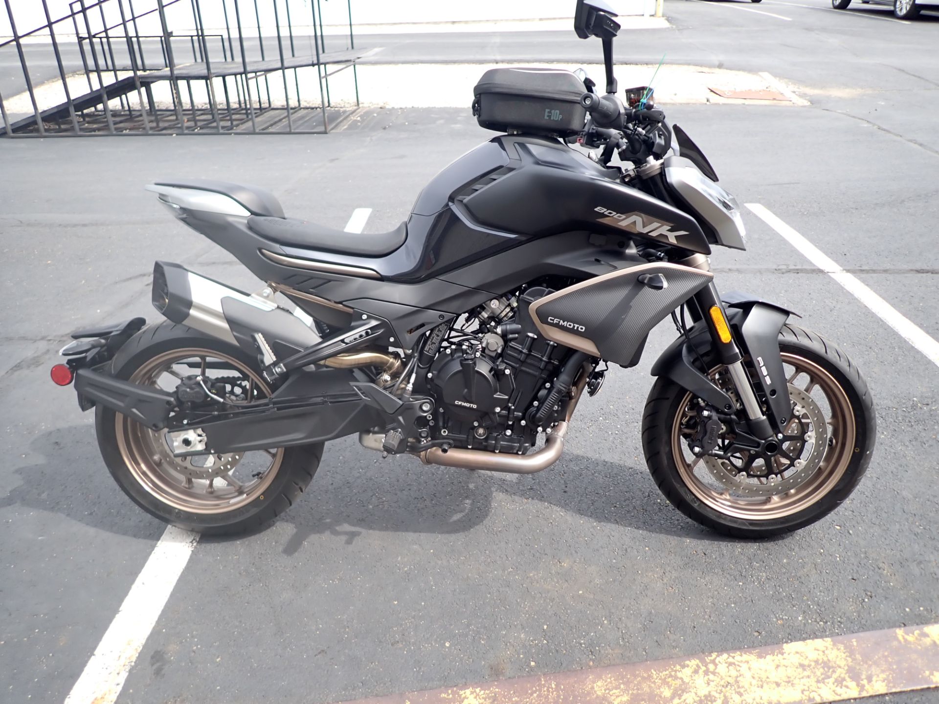 2024 CFMOTO 800NK in Massillon, Ohio - Photo 1