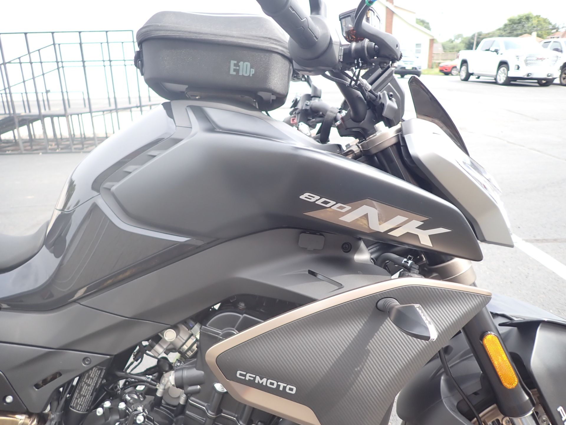 2024 CFMOTO 800NK in Massillon, Ohio - Photo 3