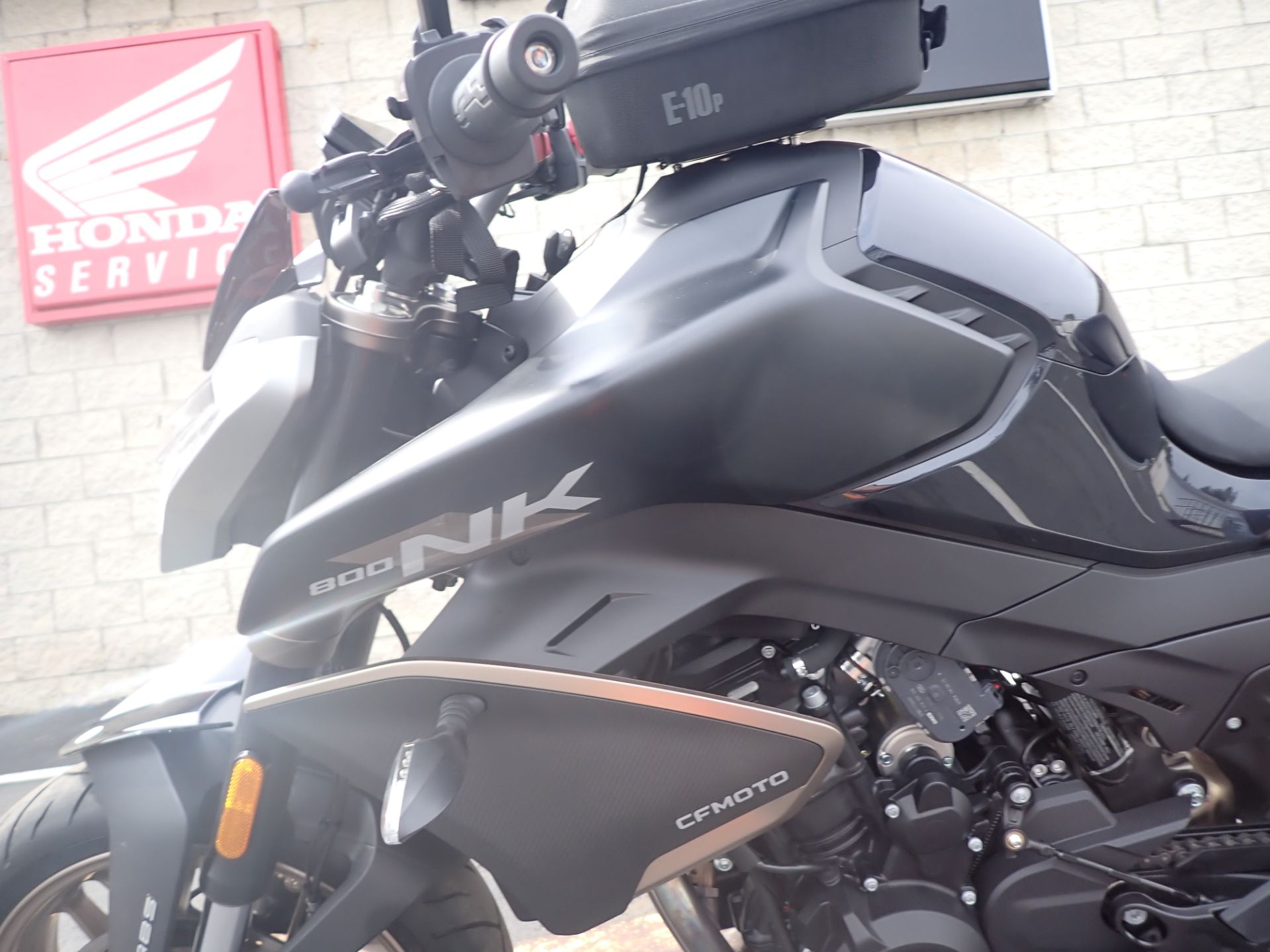 2024 CFMOTO 800NK in Massillon, Ohio - Photo 9