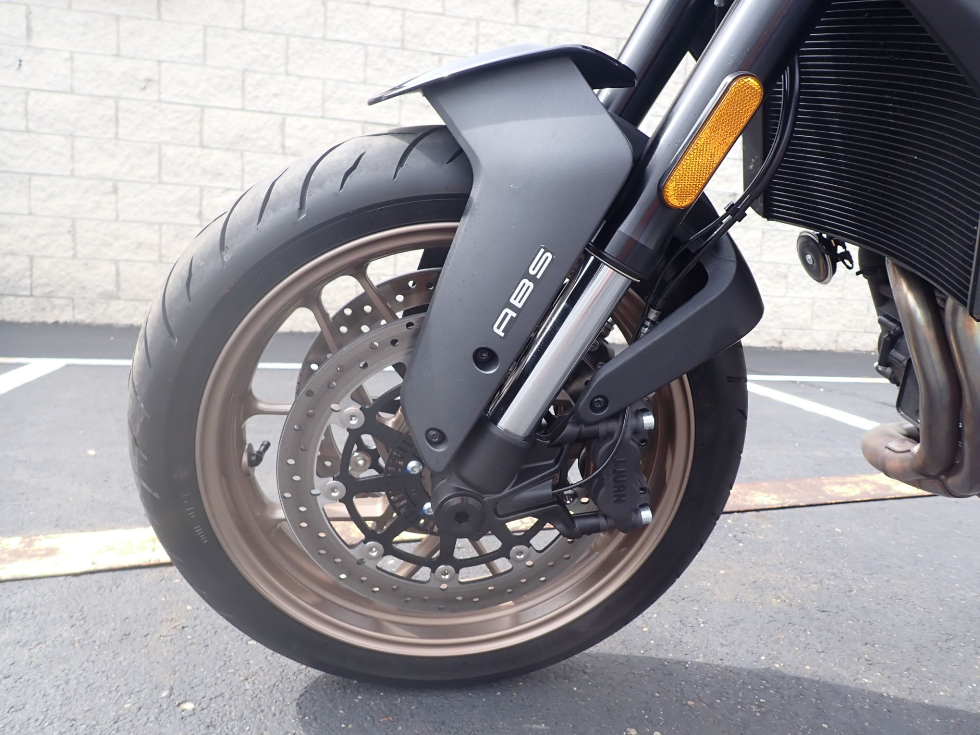 2024 CFMOTO 800NK in Massillon, Ohio - Photo 10