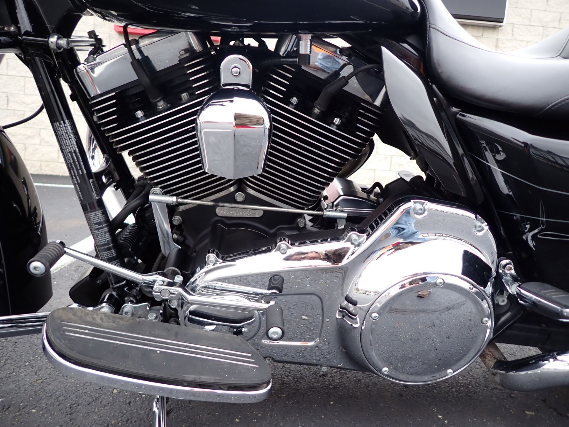 2016 Harley-Davidson Street Glide® Special in Massillon, Ohio - Photo 9