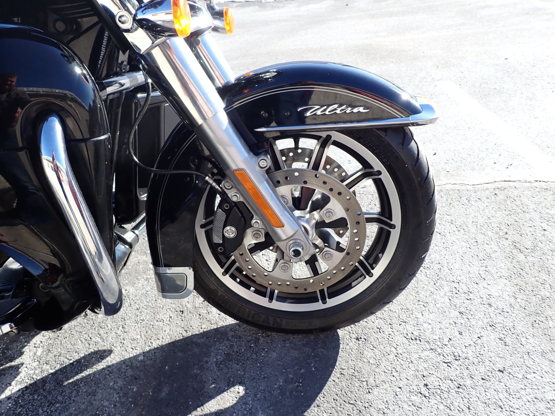 2015 Harley-Davidson Electra Glide® Ultra Classic® Low in Massillon, Ohio - Photo 2