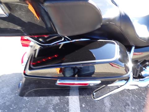 2015 Harley-Davidson Electra Glide® Ultra Classic® Low in Massillon, Ohio - Photo 8