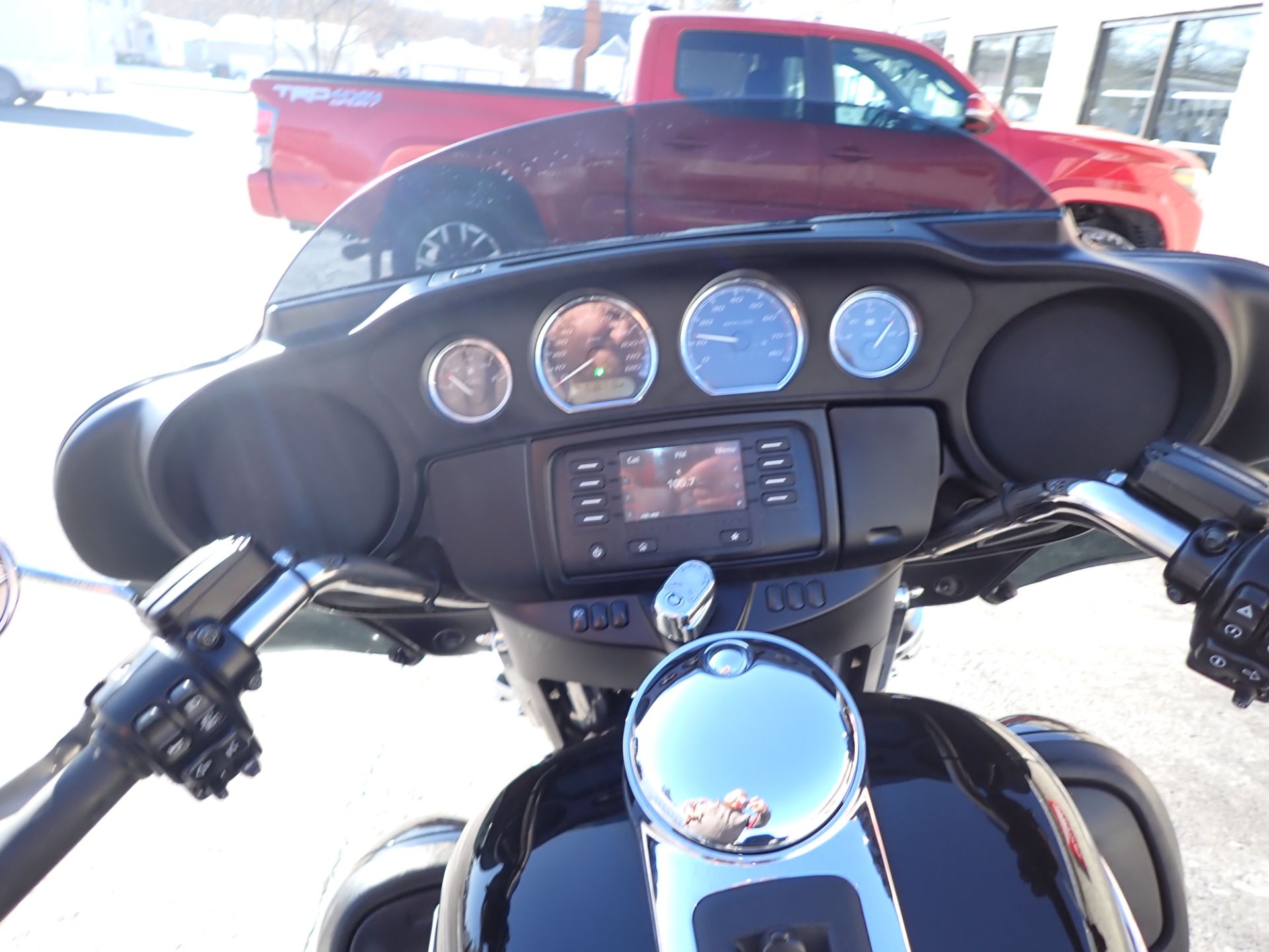 2015 Harley-Davidson Electra Glide® Ultra Classic® Low in Massillon, Ohio - Photo 12