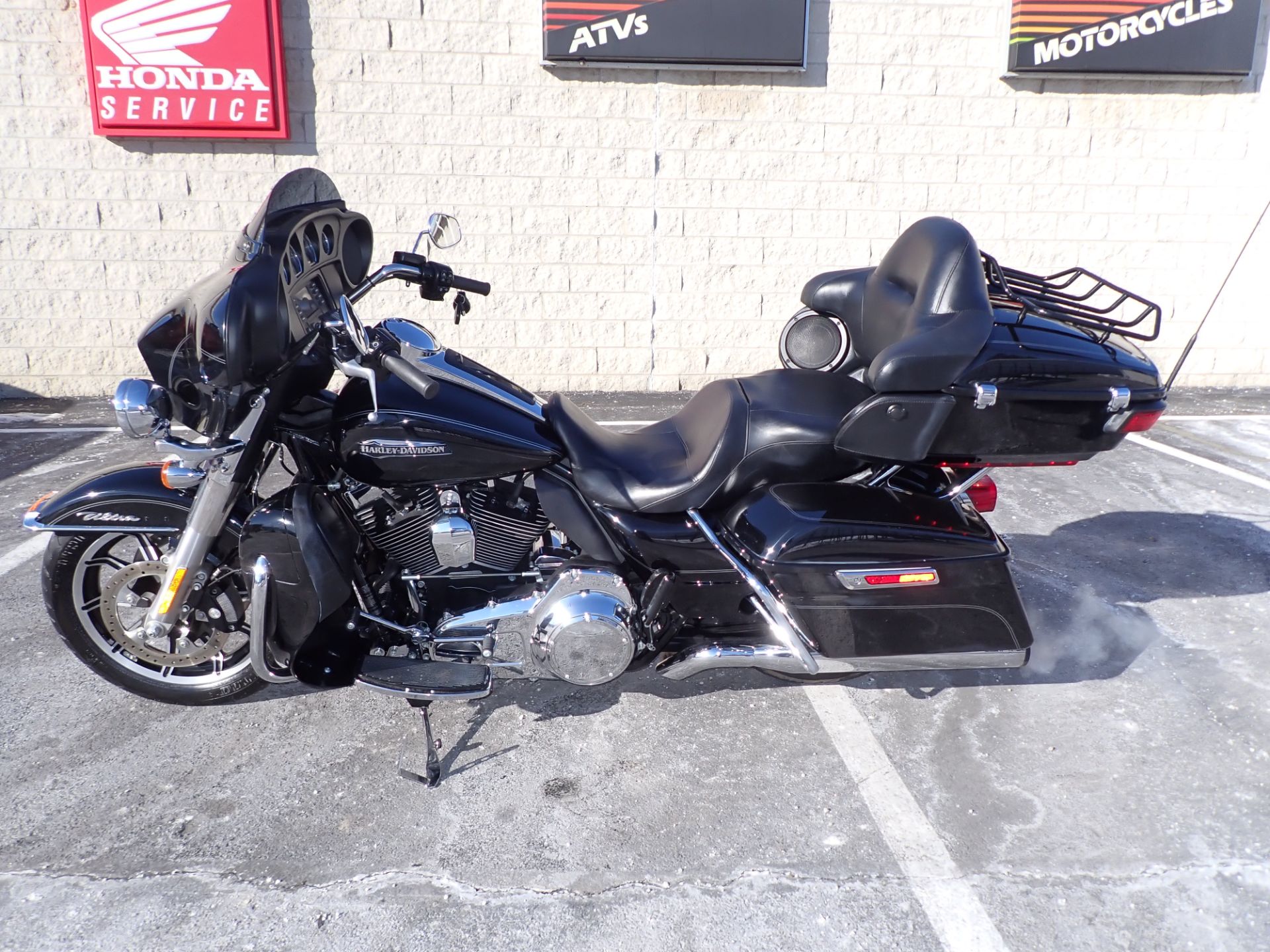 2015 Harley-Davidson Electra Glide® Ultra Classic® Low in Massillon, Ohio - Photo 15