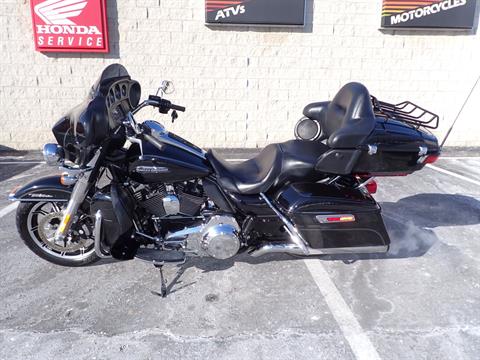 2015 Harley-Davidson Electra Glide® Ultra Classic® Low in Massillon, Ohio - Photo 15