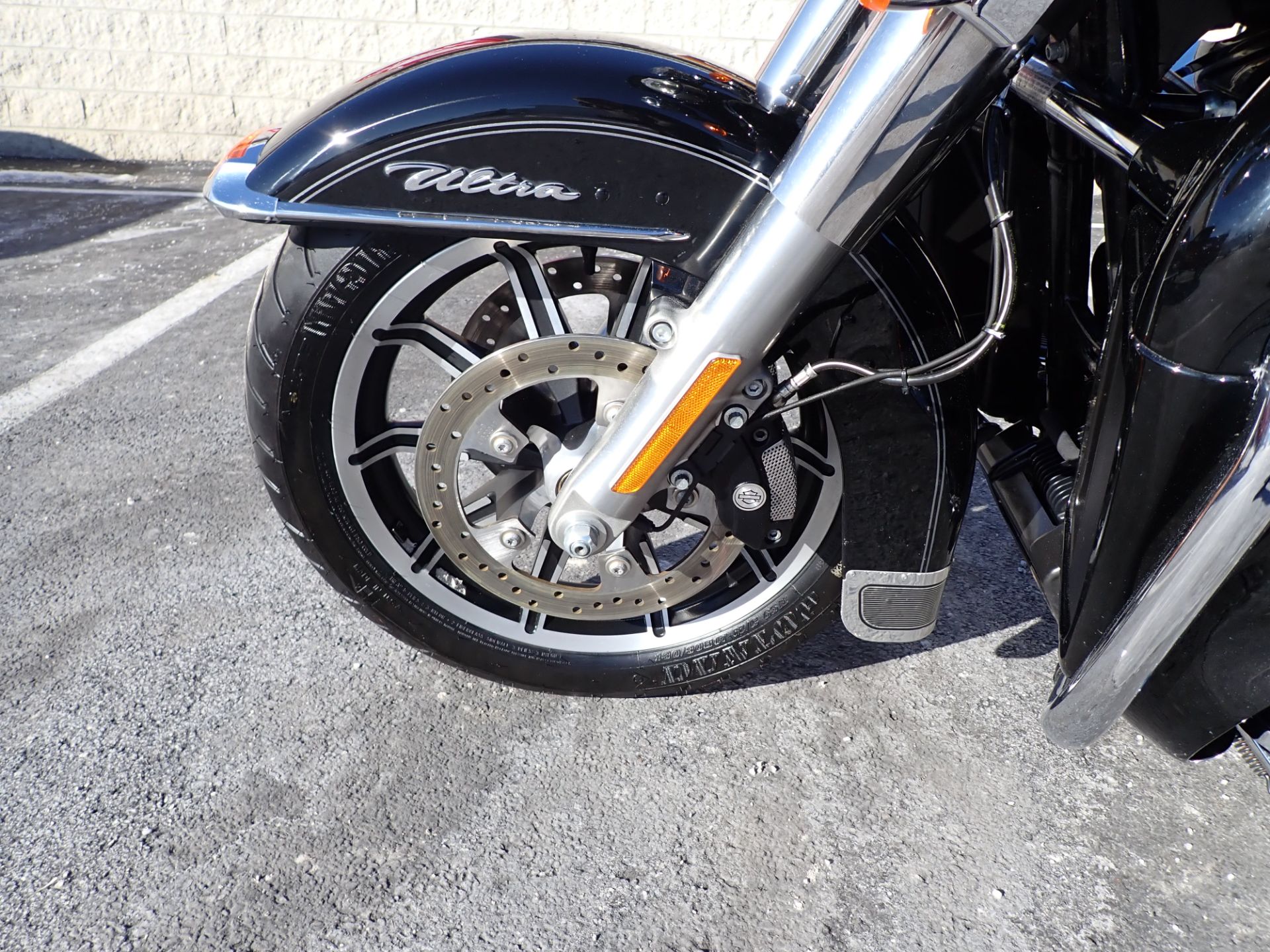 2015 Harley-Davidson Electra Glide® Ultra Classic® Low in Massillon, Ohio - Photo 16