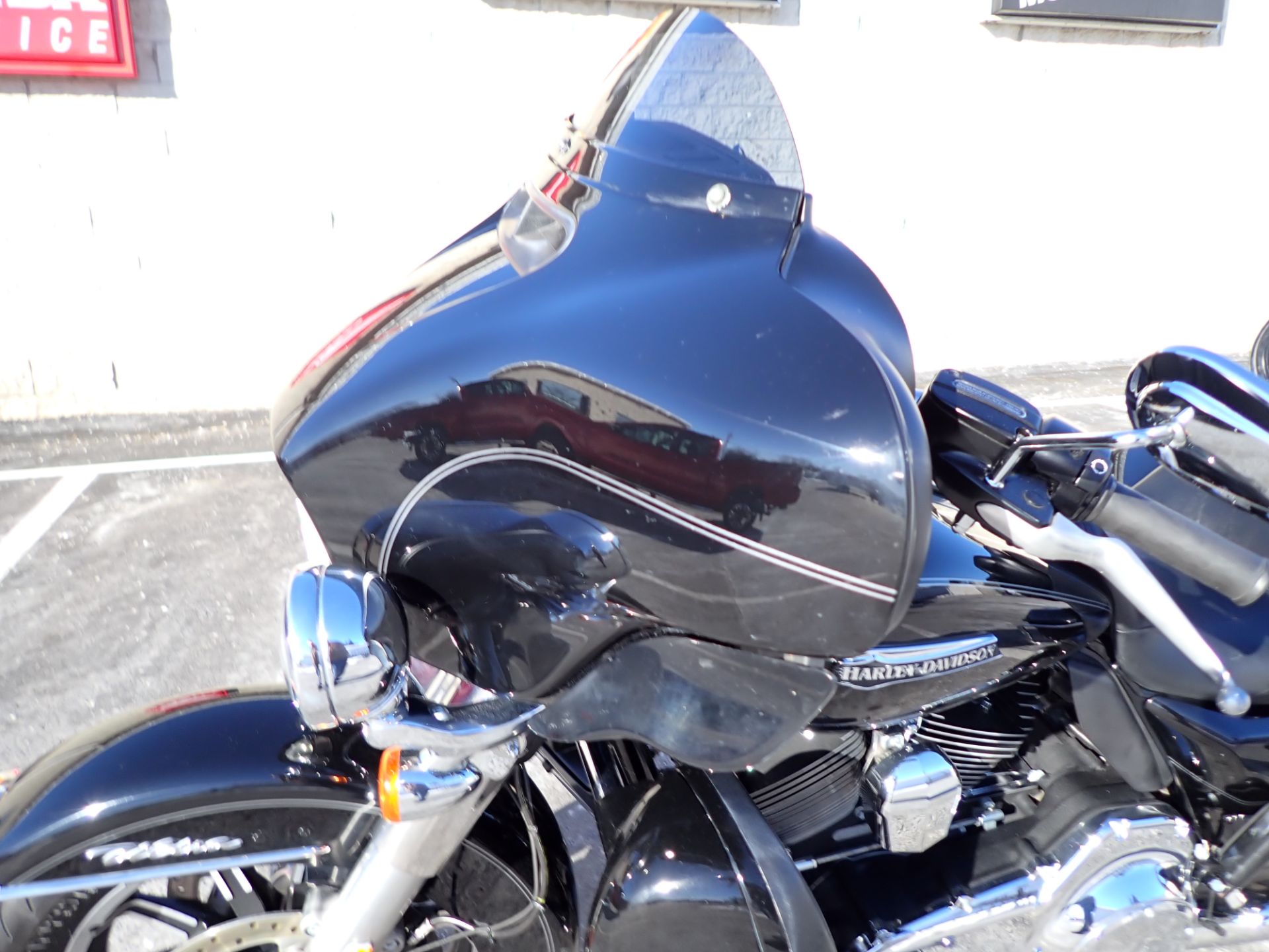 2015 Harley-Davidson Electra Glide® Ultra Classic® Low in Massillon, Ohio - Photo 17