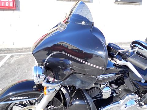2015 Harley-Davidson Electra Glide® Ultra Classic® Low in Massillon, Ohio - Photo 17