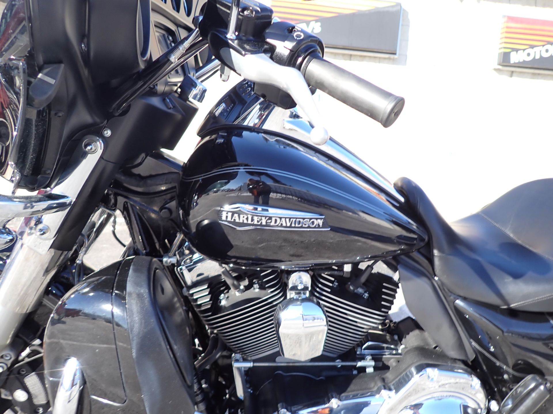 2015 Harley-Davidson Electra Glide® Ultra Classic® Low in Massillon, Ohio - Photo 18
