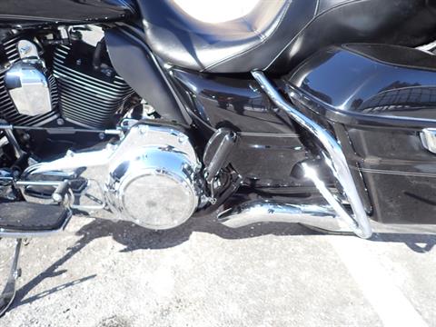 2015 Harley-Davidson Electra Glide® Ultra Classic® Low in Massillon, Ohio - Photo 20