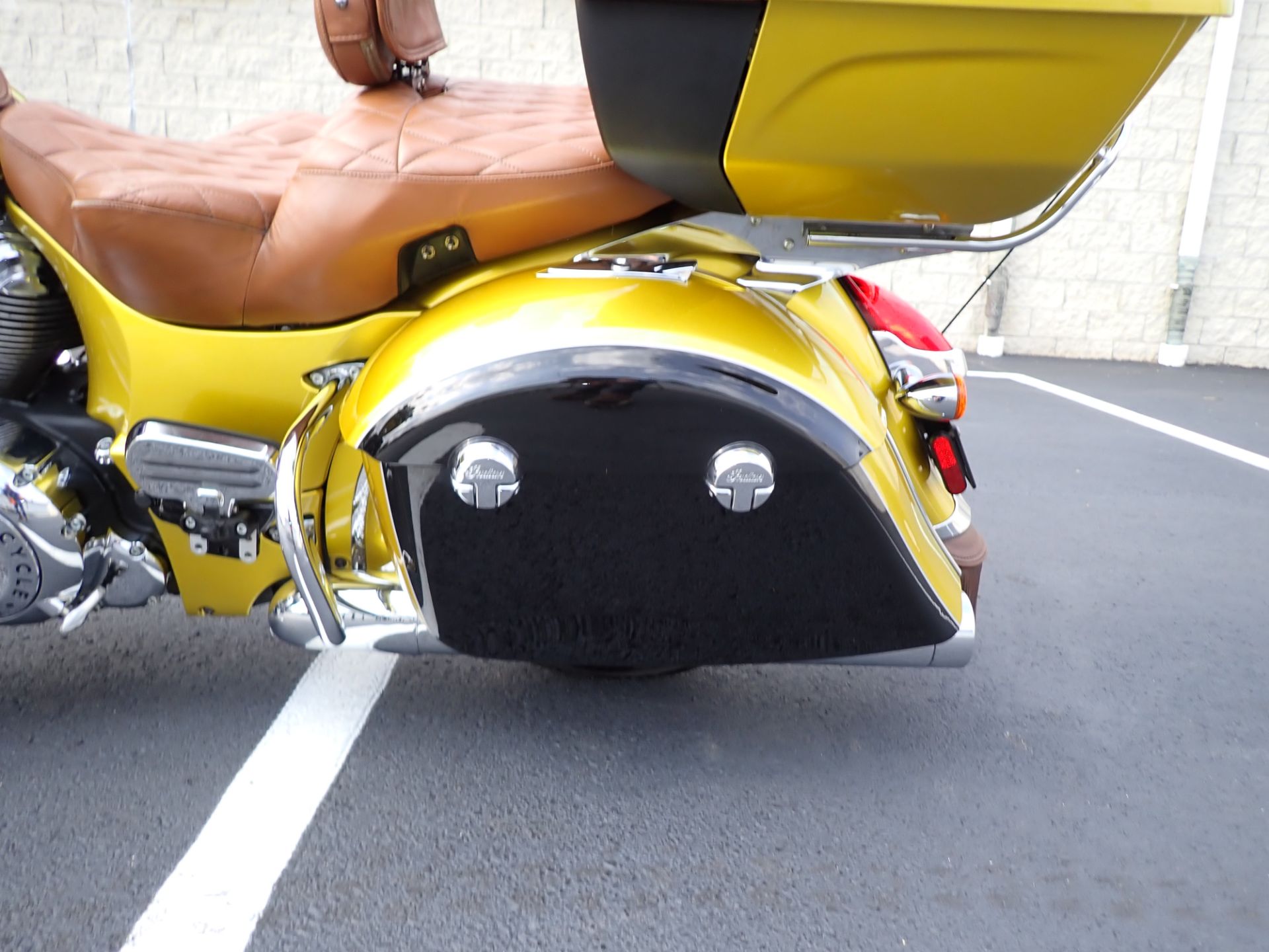 2018 Indian Motorcycle Roadmaster® Icon Series in Massillon, Ohio - Photo 17
