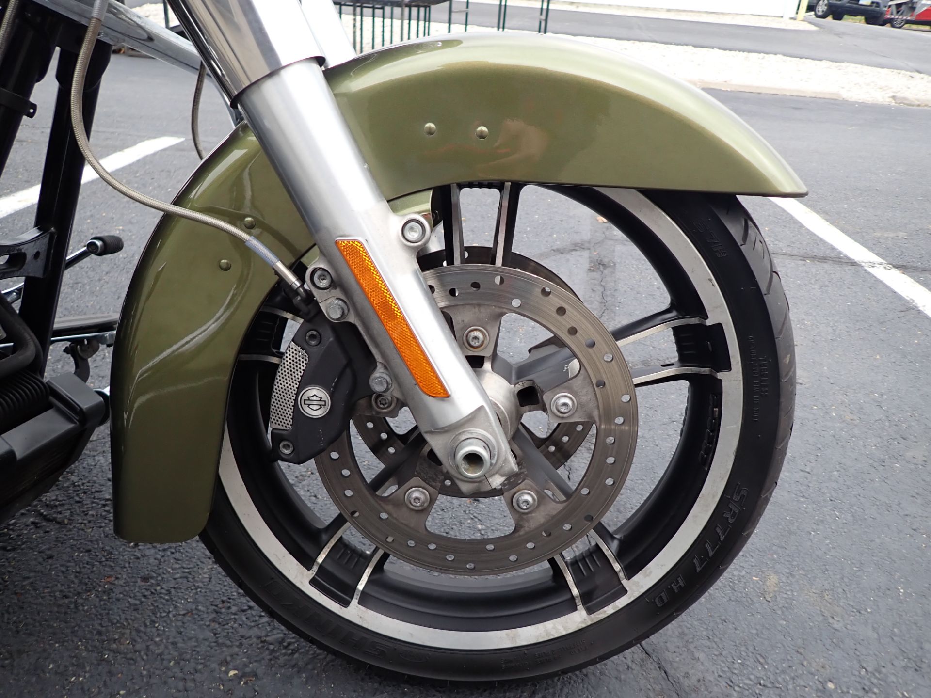 2016 Harley-Davidson Street Glide® in Massillon, Ohio - Photo 2