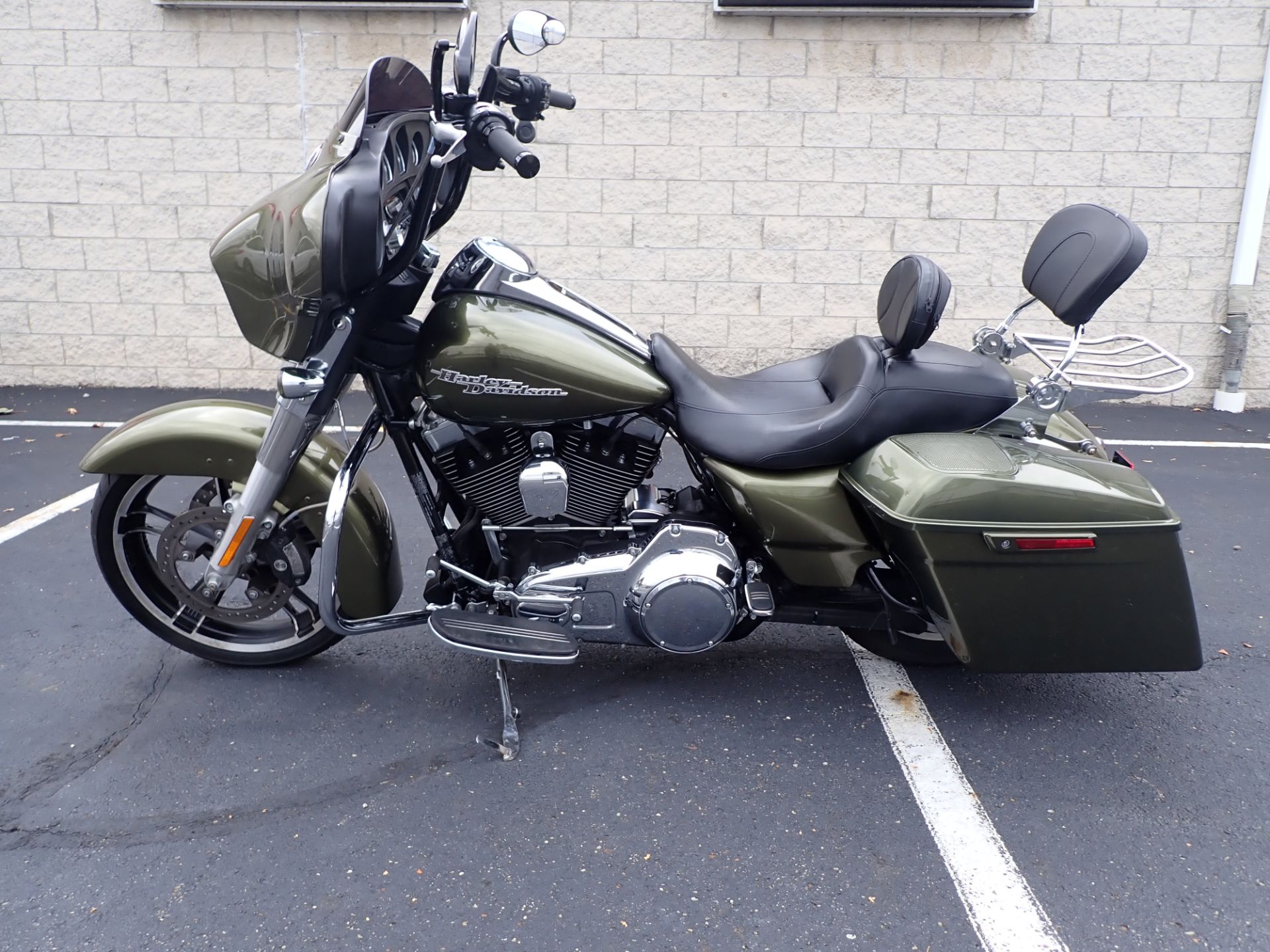 2016 Harley-Davidson Street Glide® in Massillon, Ohio - Photo 13