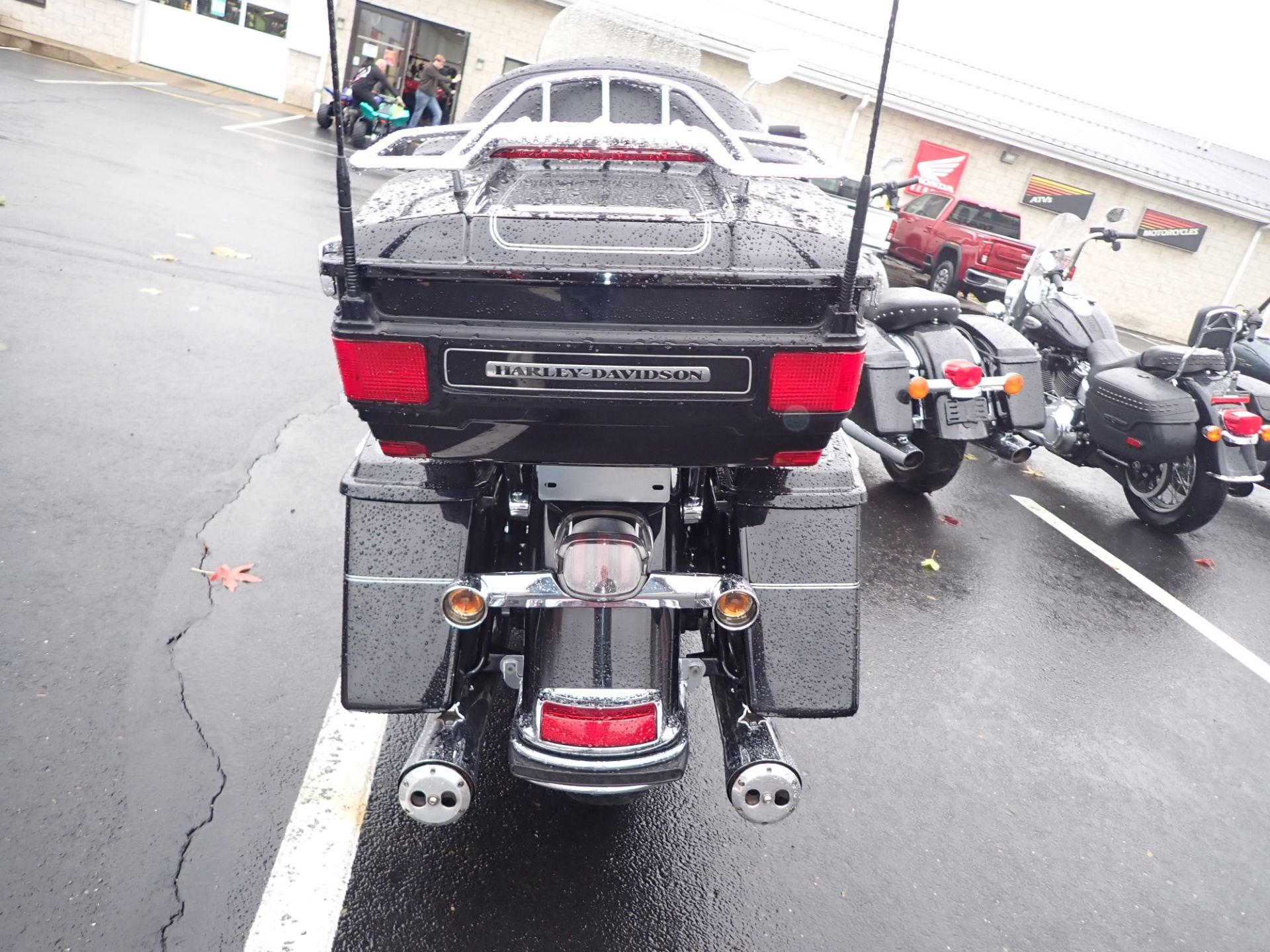 2010 Harley-Davidson Ultra Classic® Electra Glide® in Massillon, Ohio - Photo 4