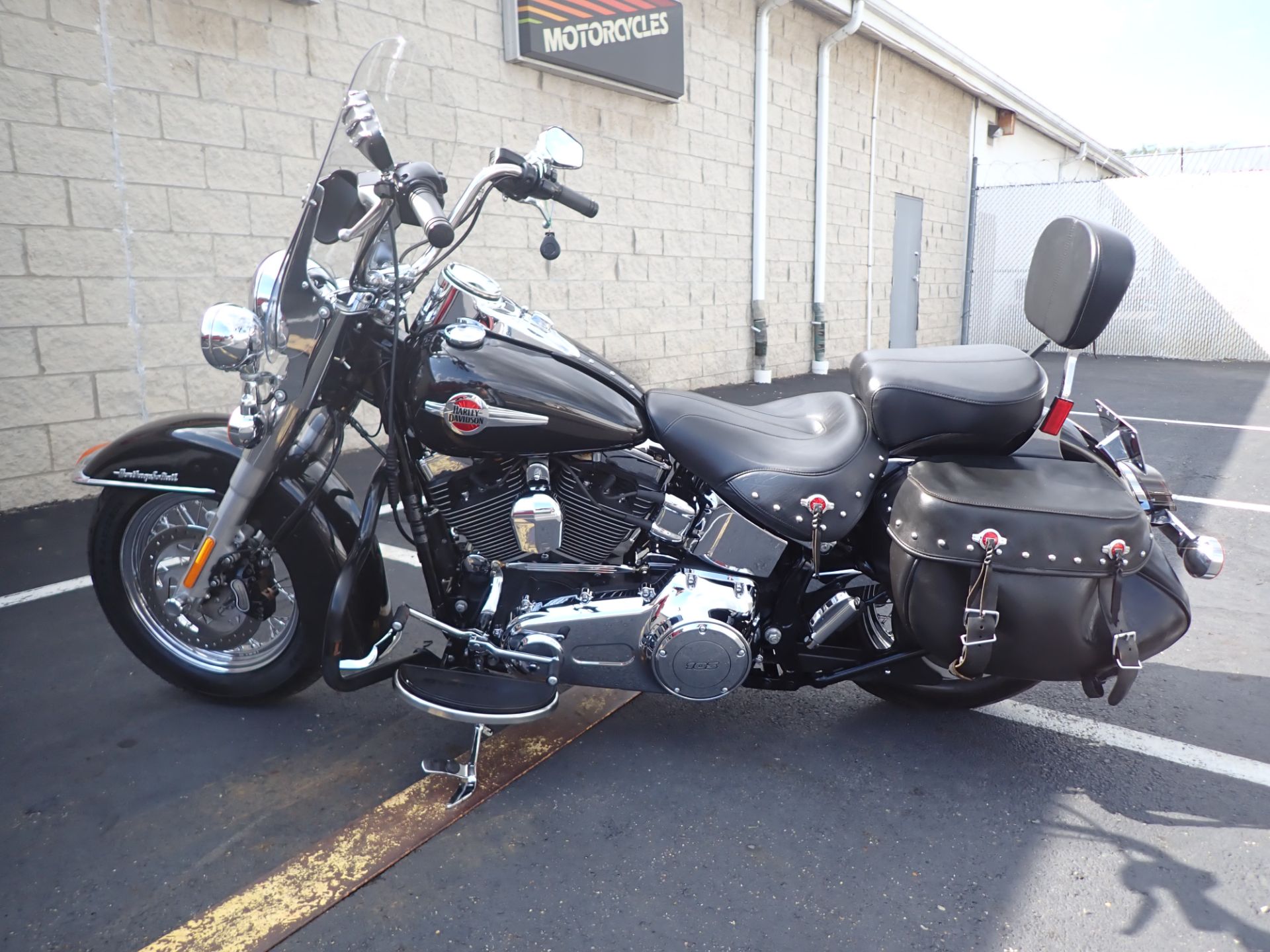 2017 Harley-Davidson Heritage Softail® Classic in Massillon, Ohio - Photo 6