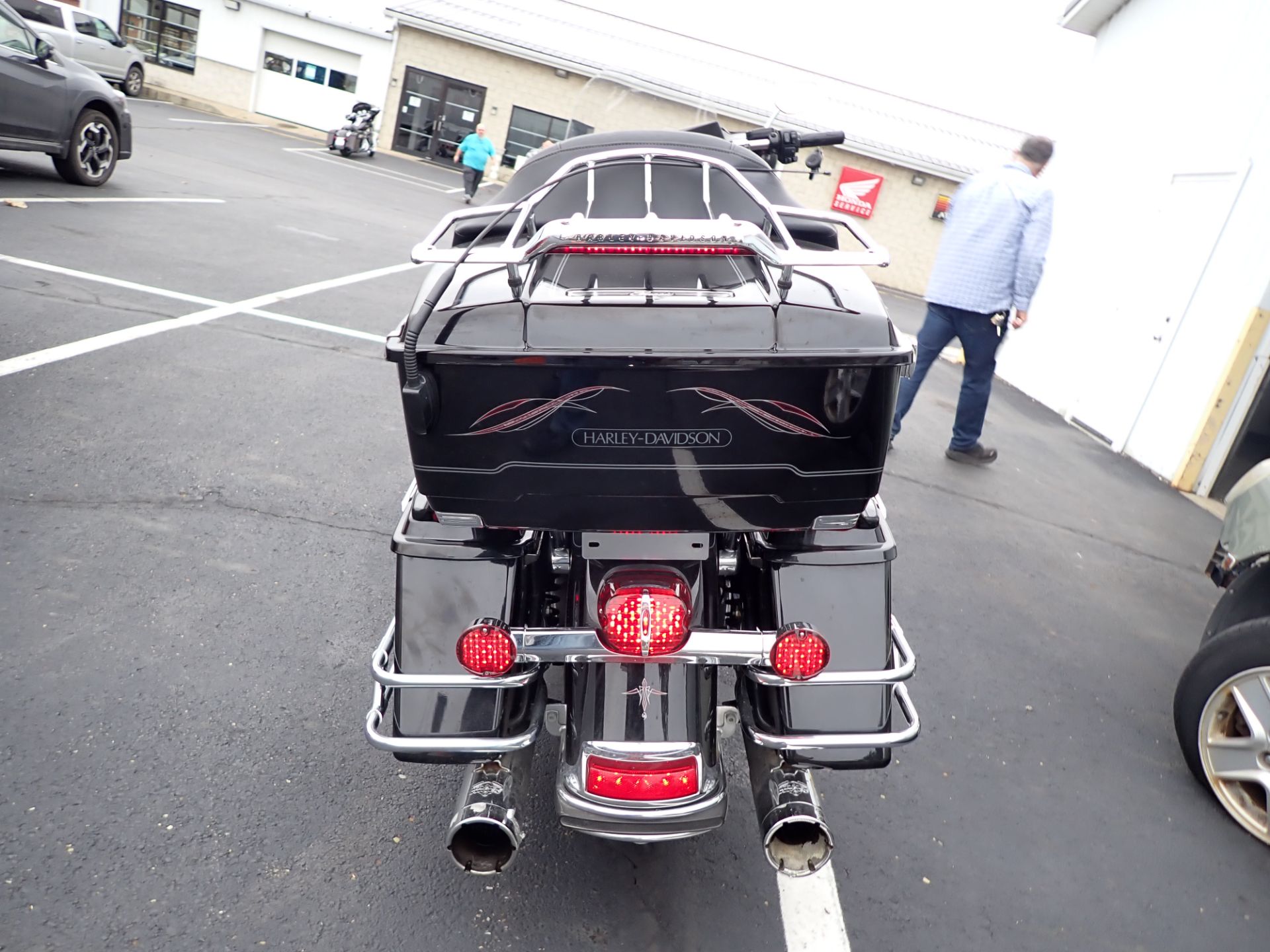 2010 Harley-Davidson Electra Glide® Classic in Massillon, Ohio - Photo 4