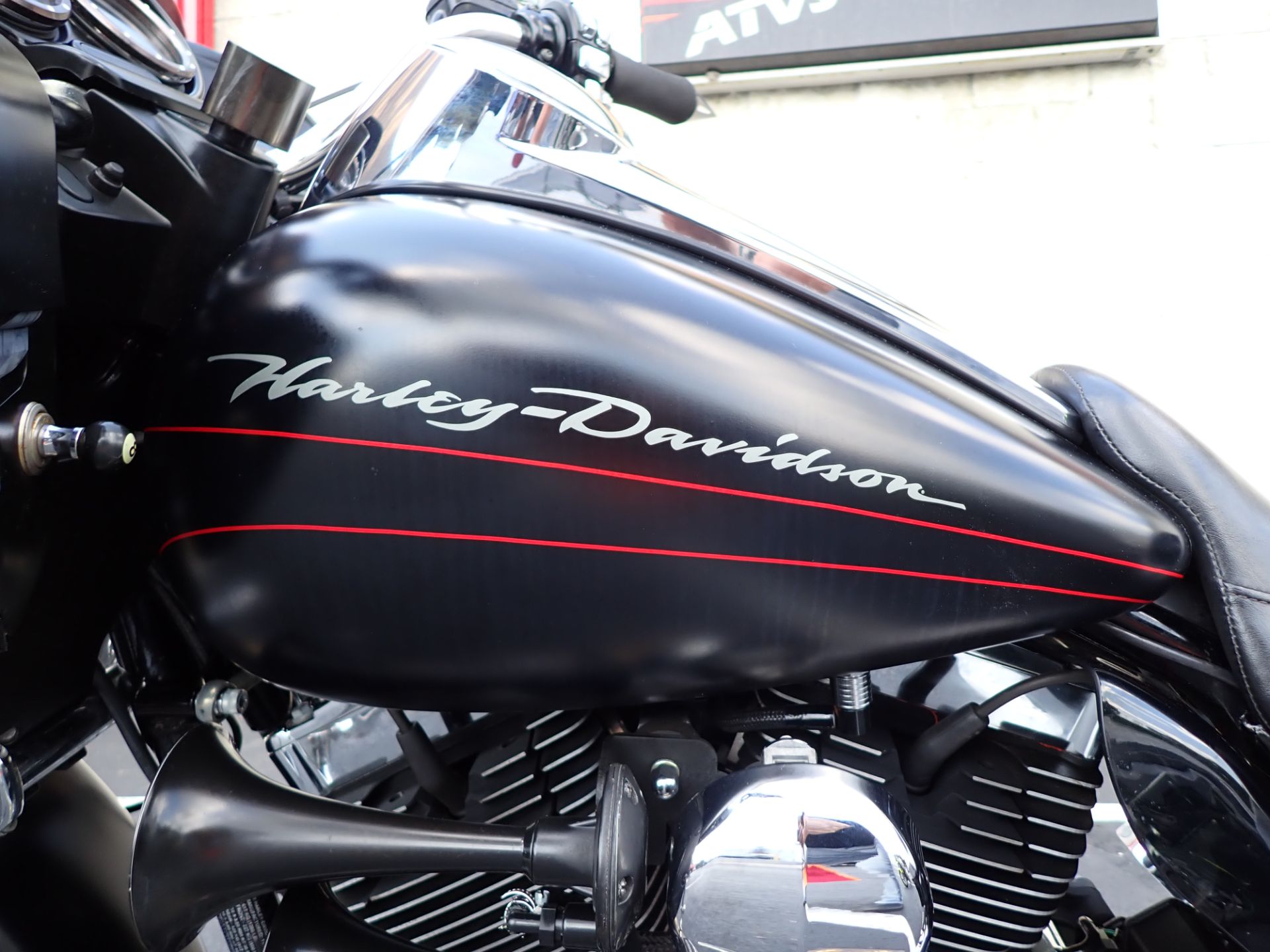 2011 Harley-Davidson Road Glide® Custom in Massillon, Ohio - Photo 10