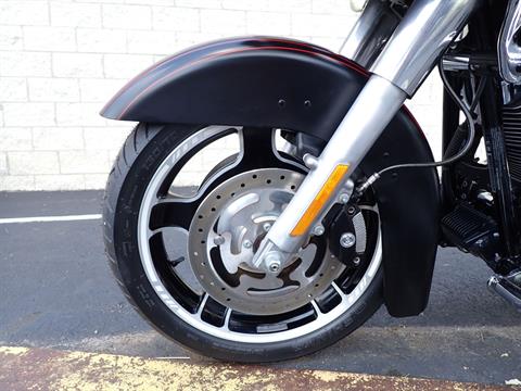 2011 Harley-Davidson Road Glide® Custom in Massillon, Ohio - Photo 12