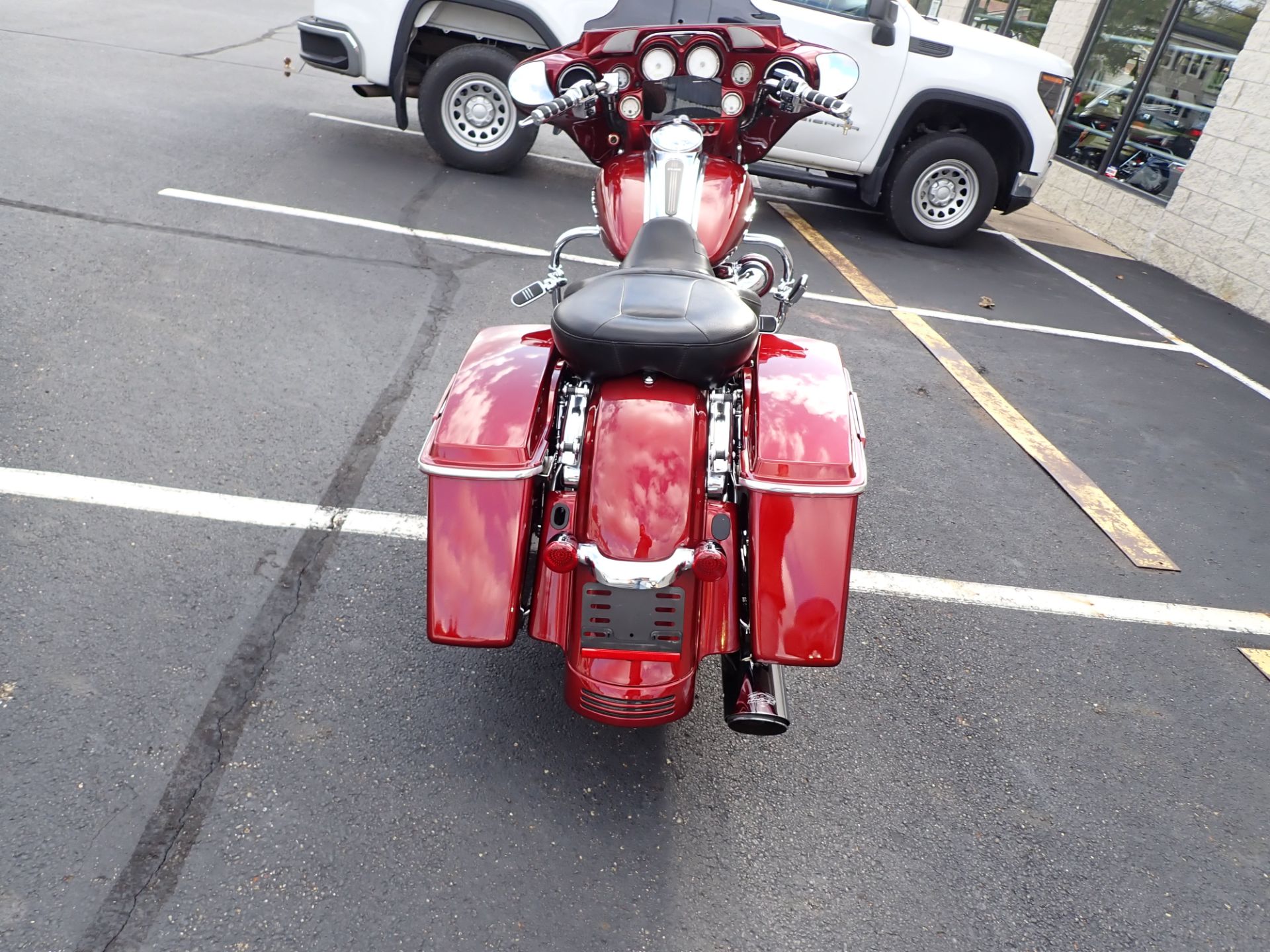 2010 Harley-Davidson Street Glide® in Massillon, Ohio - Photo 18