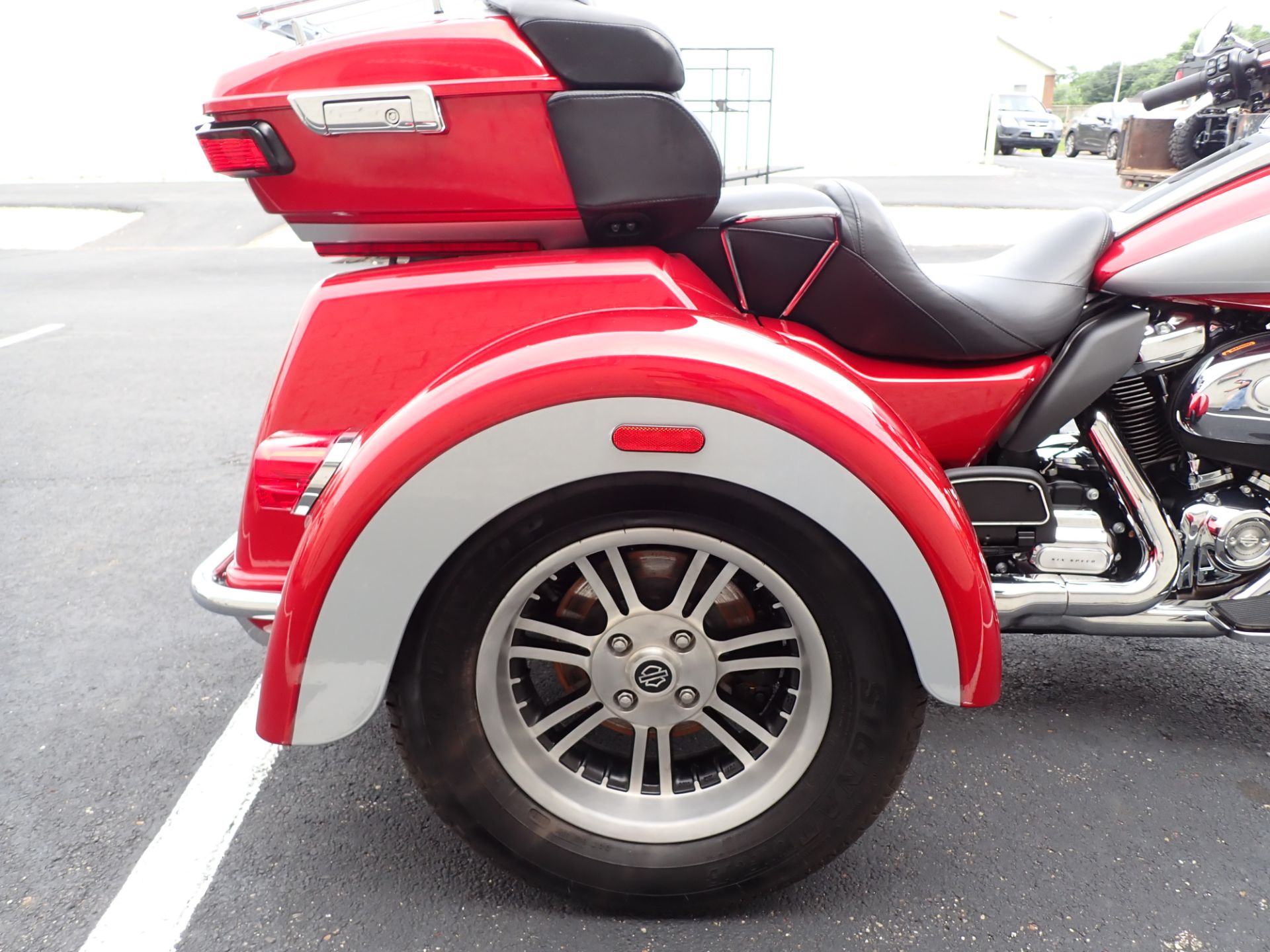 2019 Harley-Davidson Tri Glide® Ultra in Massillon, Ohio - Photo 6