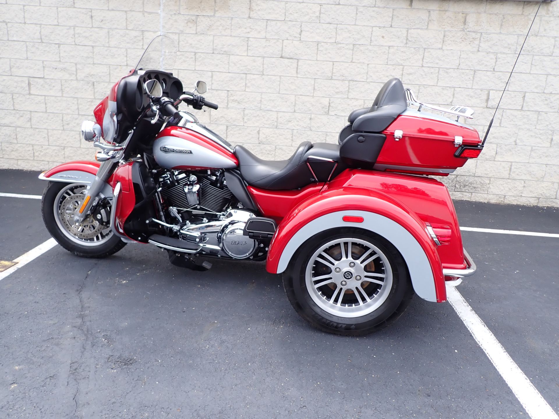 2019 Harley-Davidson Tri Glide® Ultra in Massillon, Ohio - Photo 7