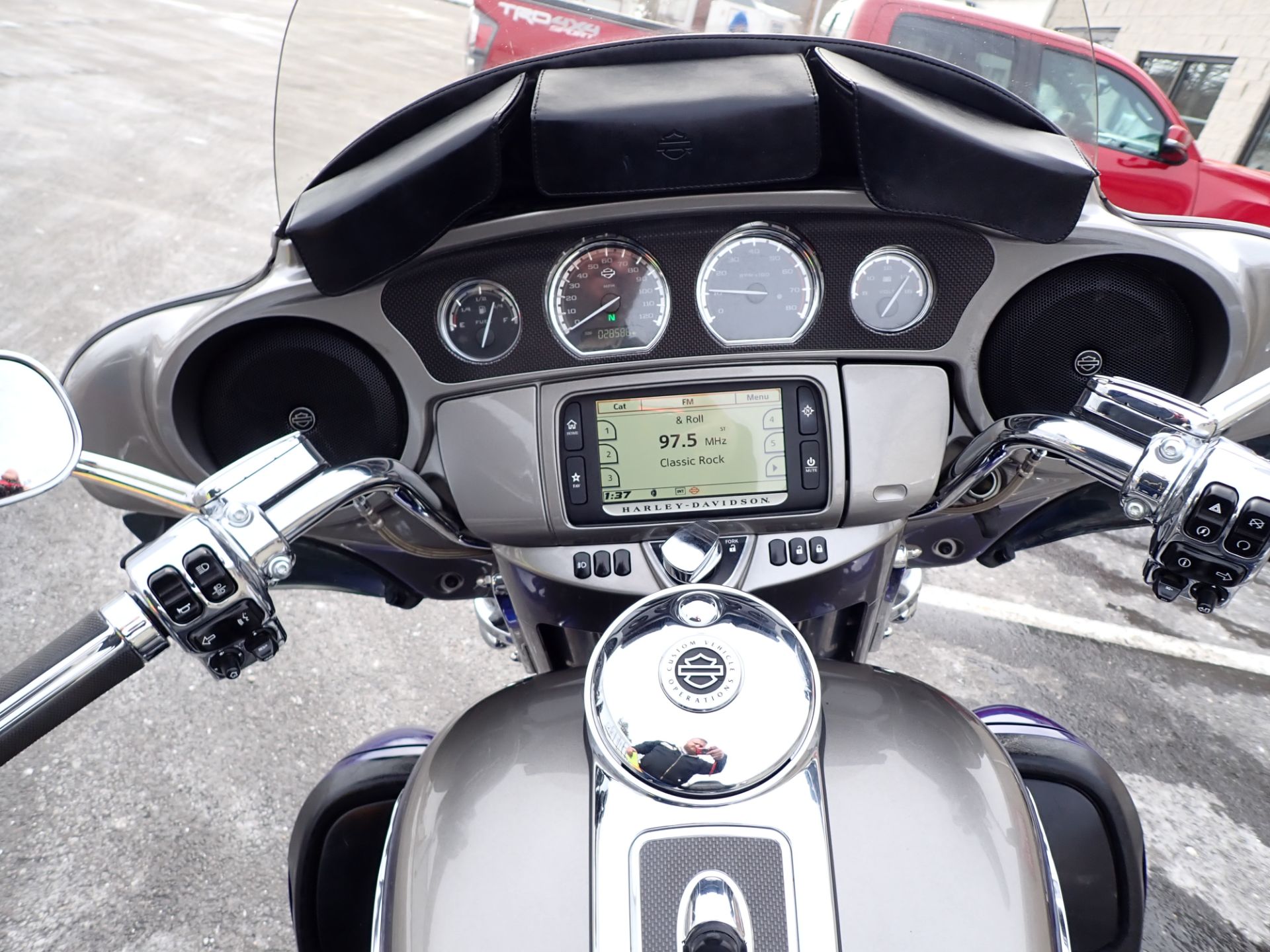 2016 Harley-Davidson CVO™ Limited in Massillon, Ohio - Photo 13
