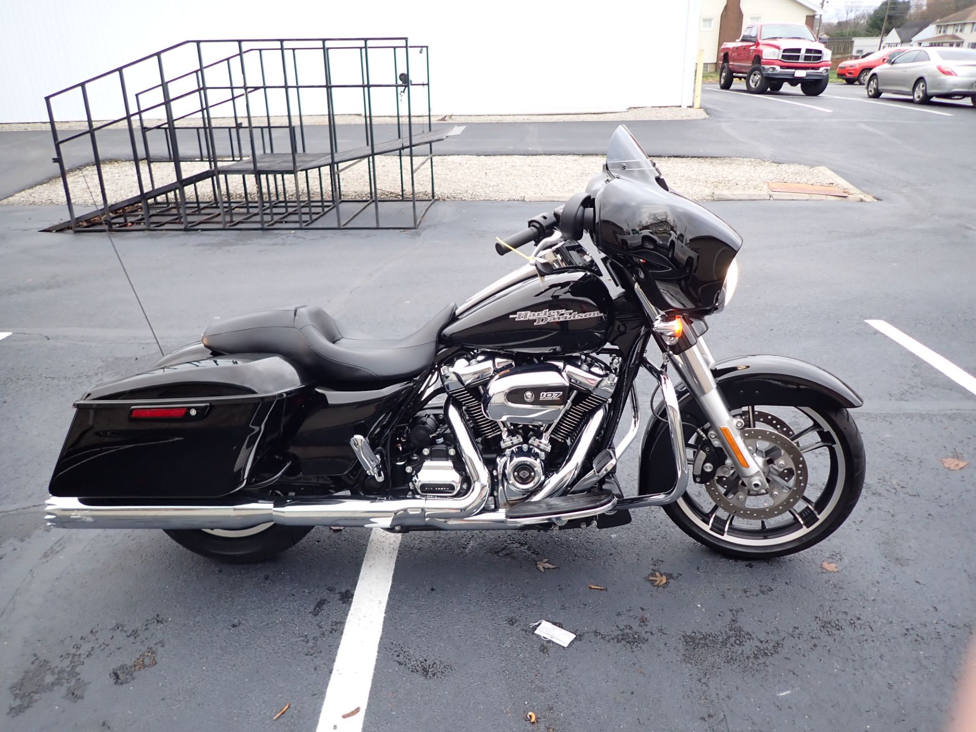 2017 Harley-Davidson Street Glide® Special in Massillon, Ohio - Photo 1