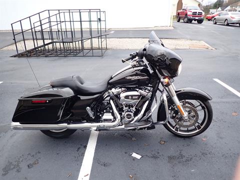 2017 Harley-Davidson Street Glide® Special in Massillon, Ohio