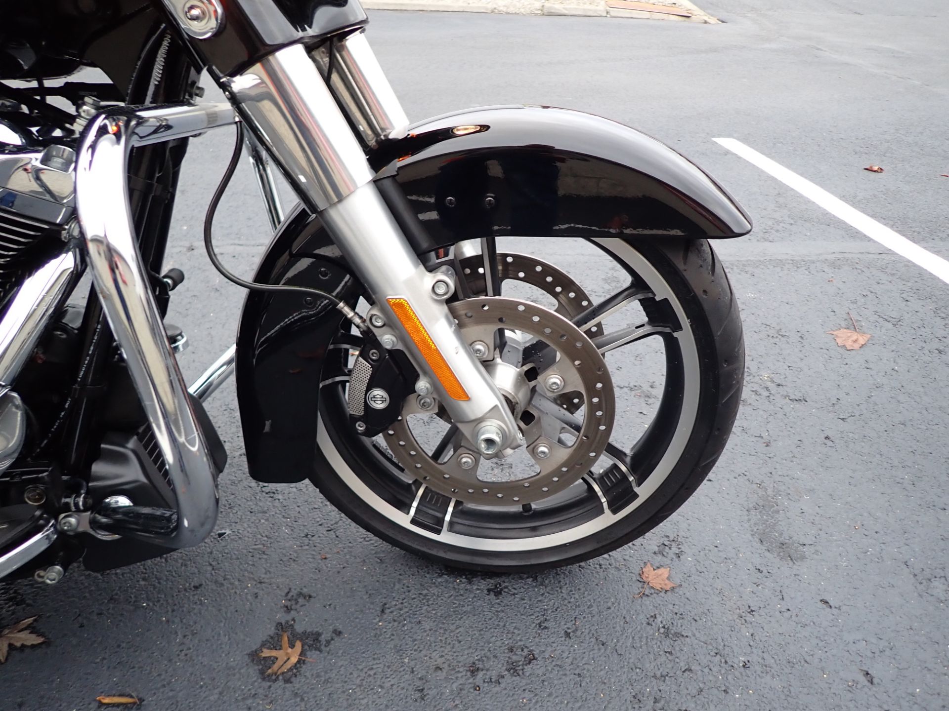 2017 Harley-Davidson Street Glide® Special in Massillon, Ohio - Photo 2