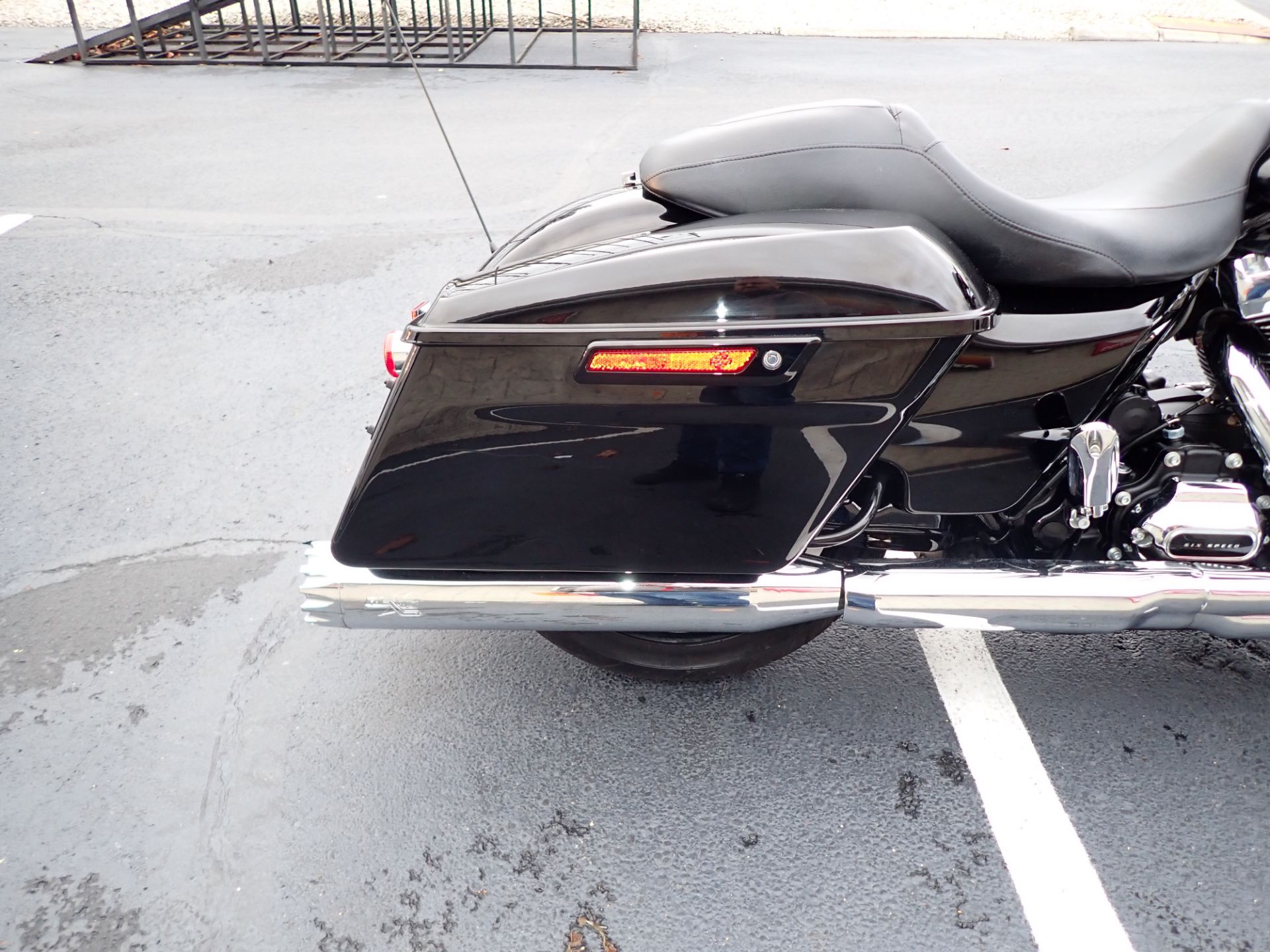 2017 Harley-Davidson Street Glide® Special in Massillon, Ohio - Photo 5