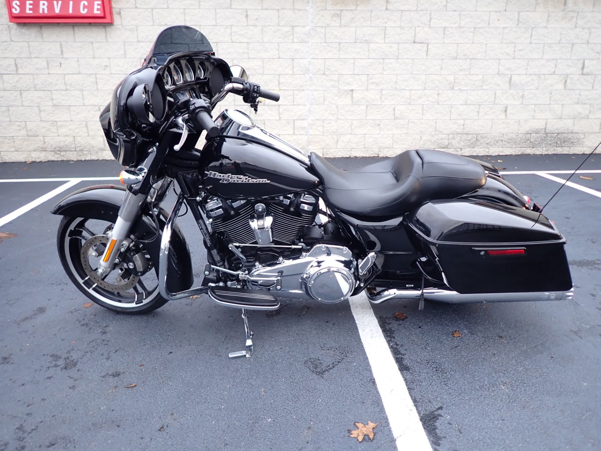 2017 Harley-Davidson Street Glide® Special in Massillon, Ohio - Photo 13
