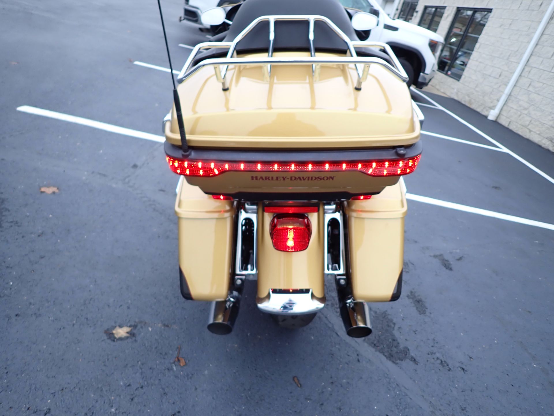 2017 Harley-Davidson Ultra Limited in Massillon, Ohio - Photo 19