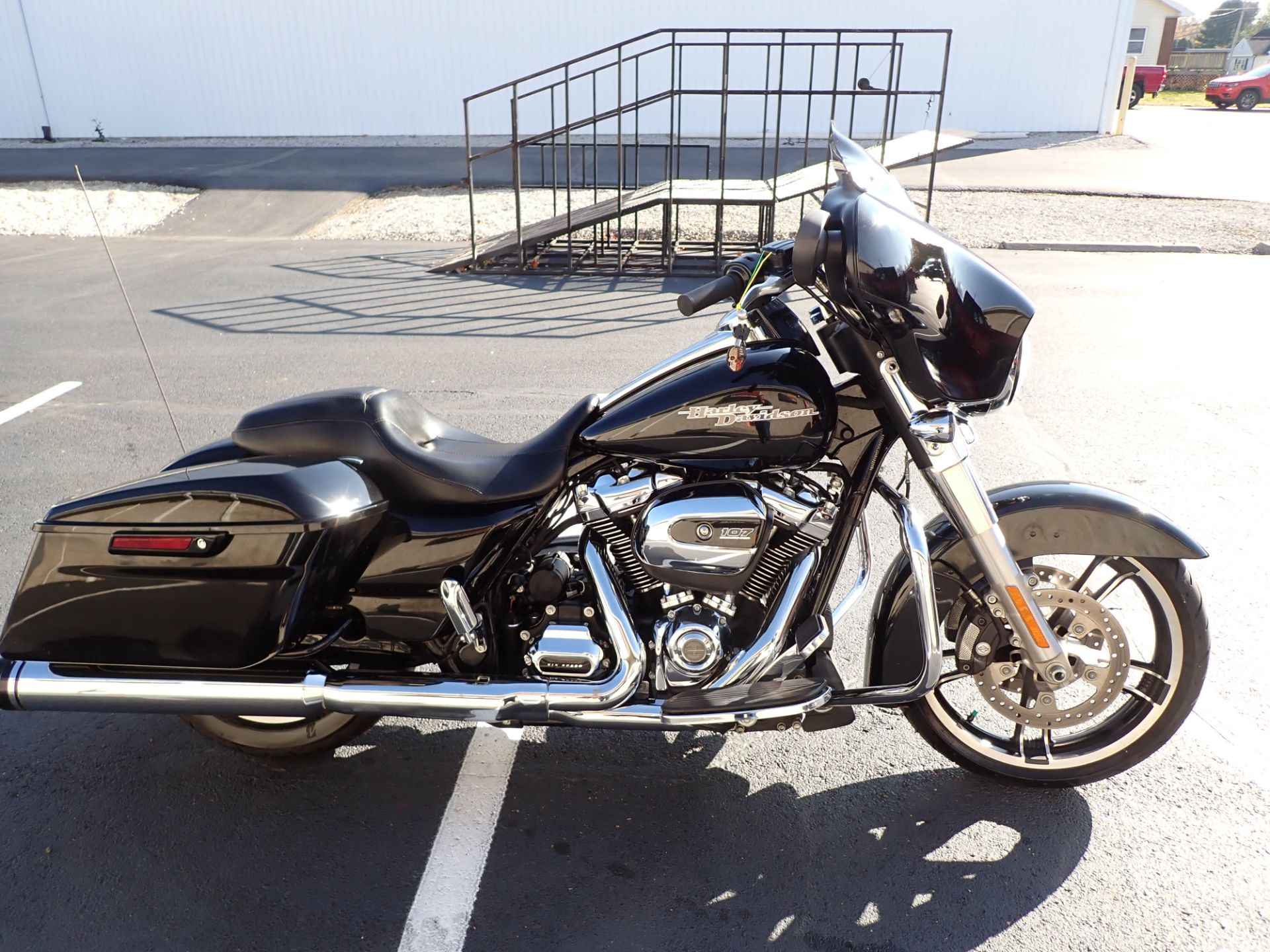 2017 Harley-Davidson Street Glide® in Massillon, Ohio - Photo 1