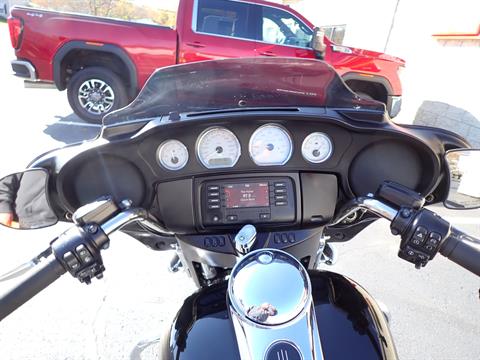2017 Harley-Davidson Street Glide® in Massillon, Ohio - Photo 10