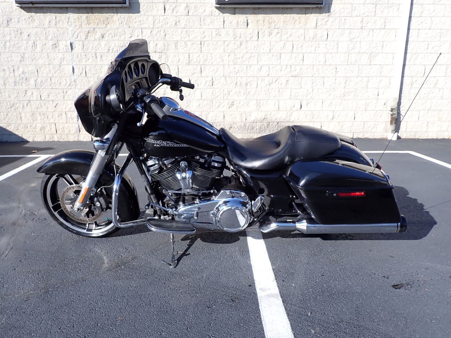 2017 Harley-Davidson Street Glide® in Massillon, Ohio - Photo 13