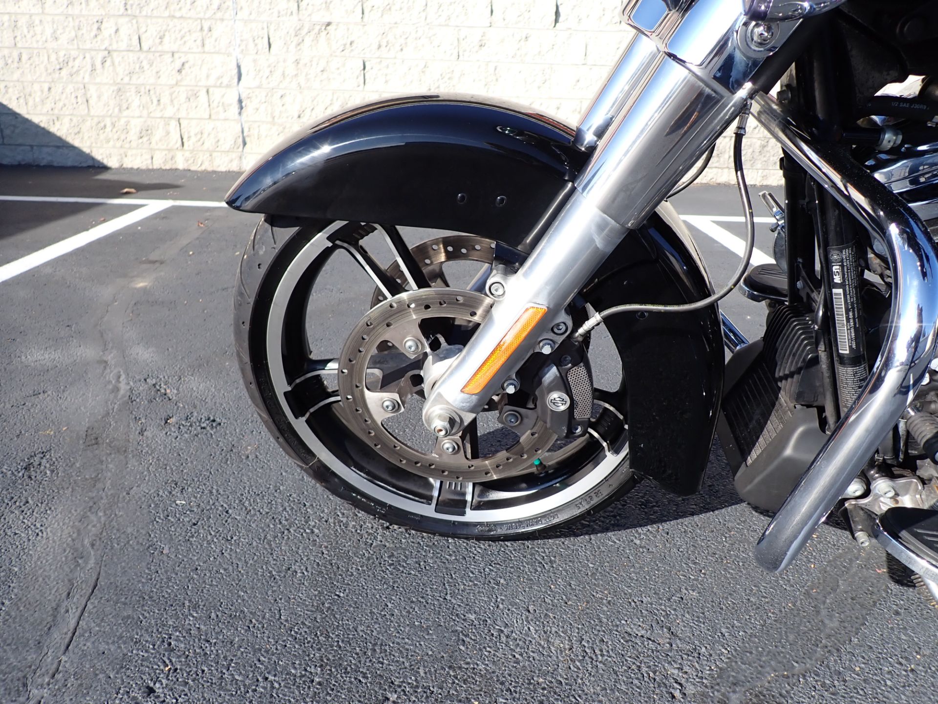 2017 Harley-Davidson Street Glide® in Massillon, Ohio - Photo 14