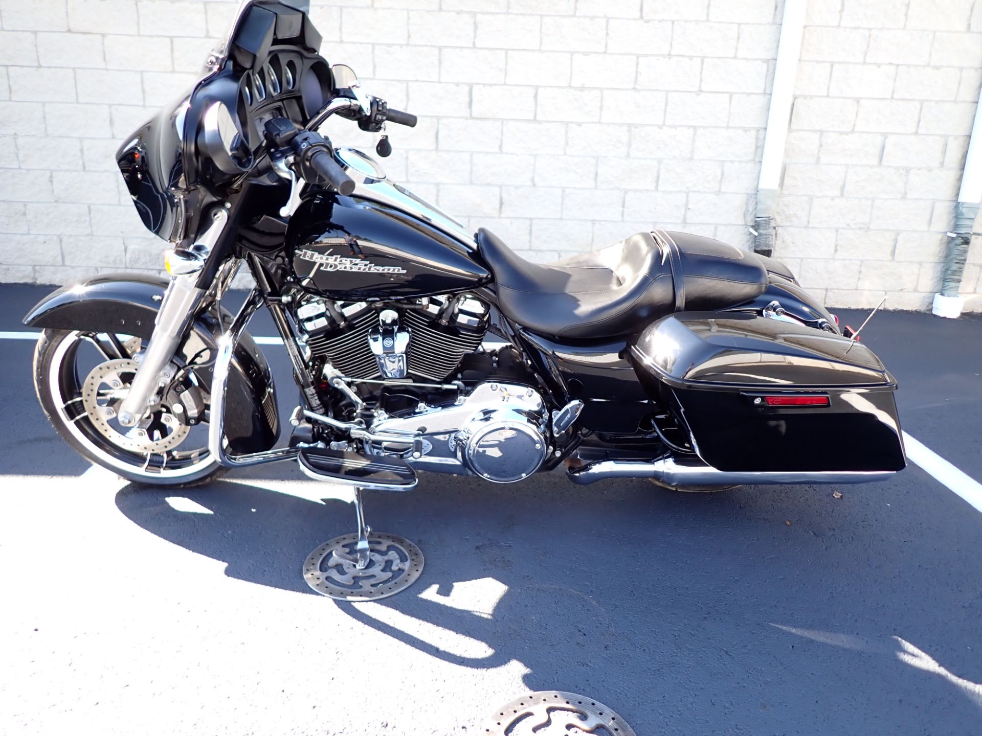 2018 Harley-Davidson Street Glide® in Massillon, Ohio - Photo 13