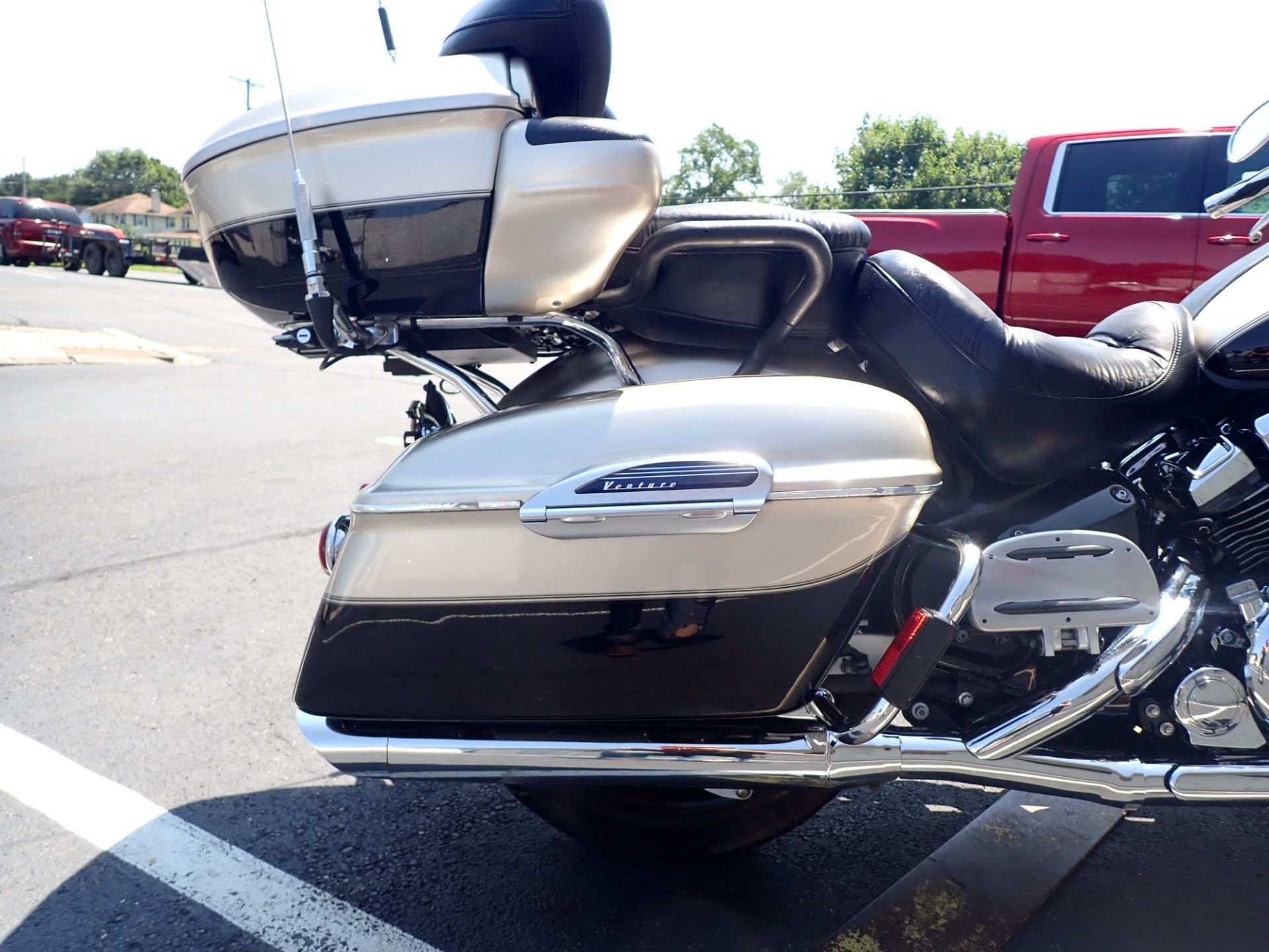 2009 Yamaha Royal Star Venture S in Massillon, Ohio - Photo 4