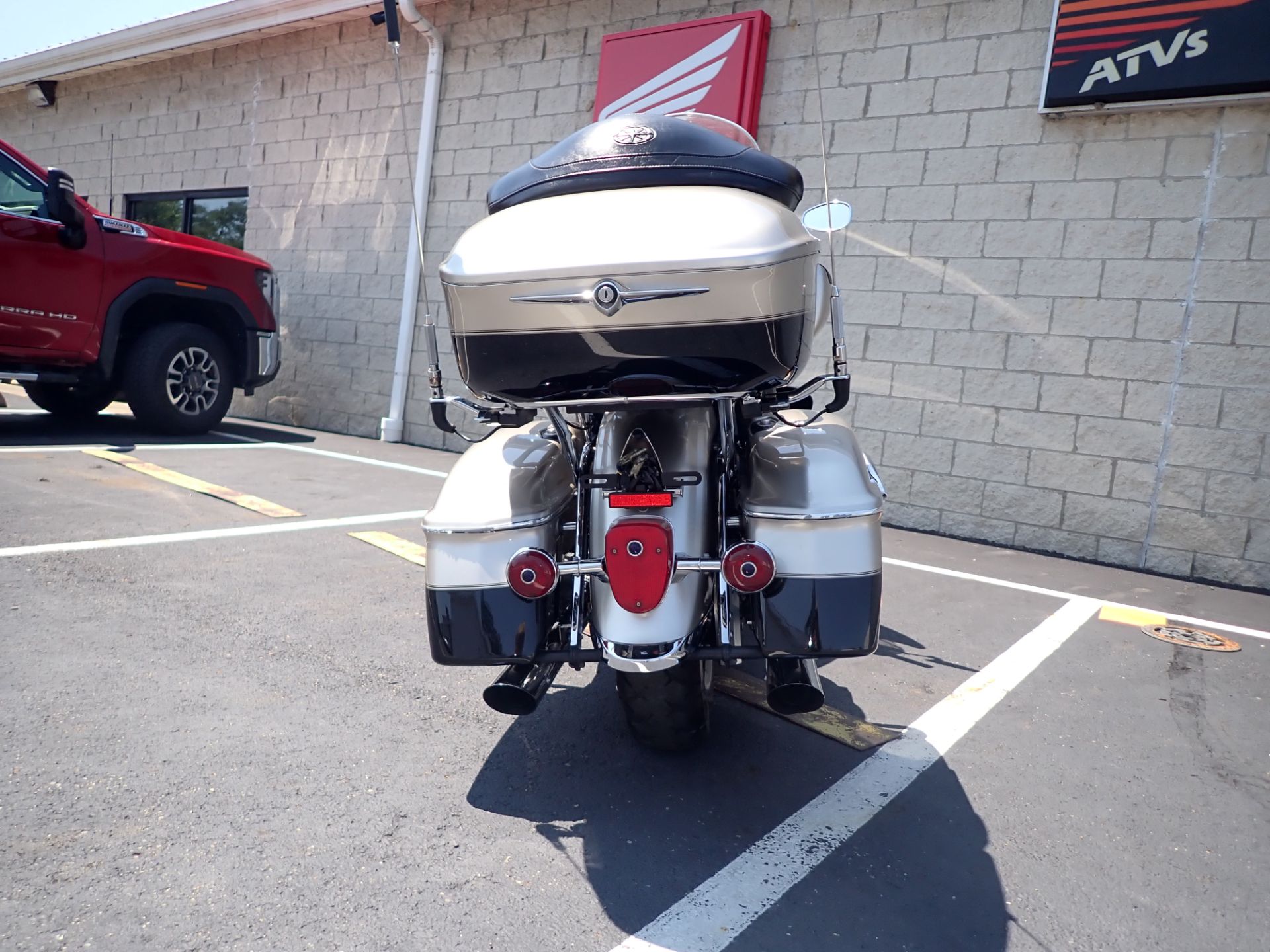 2009 Yamaha Royal Star Venture S in Massillon, Ohio - Photo 5