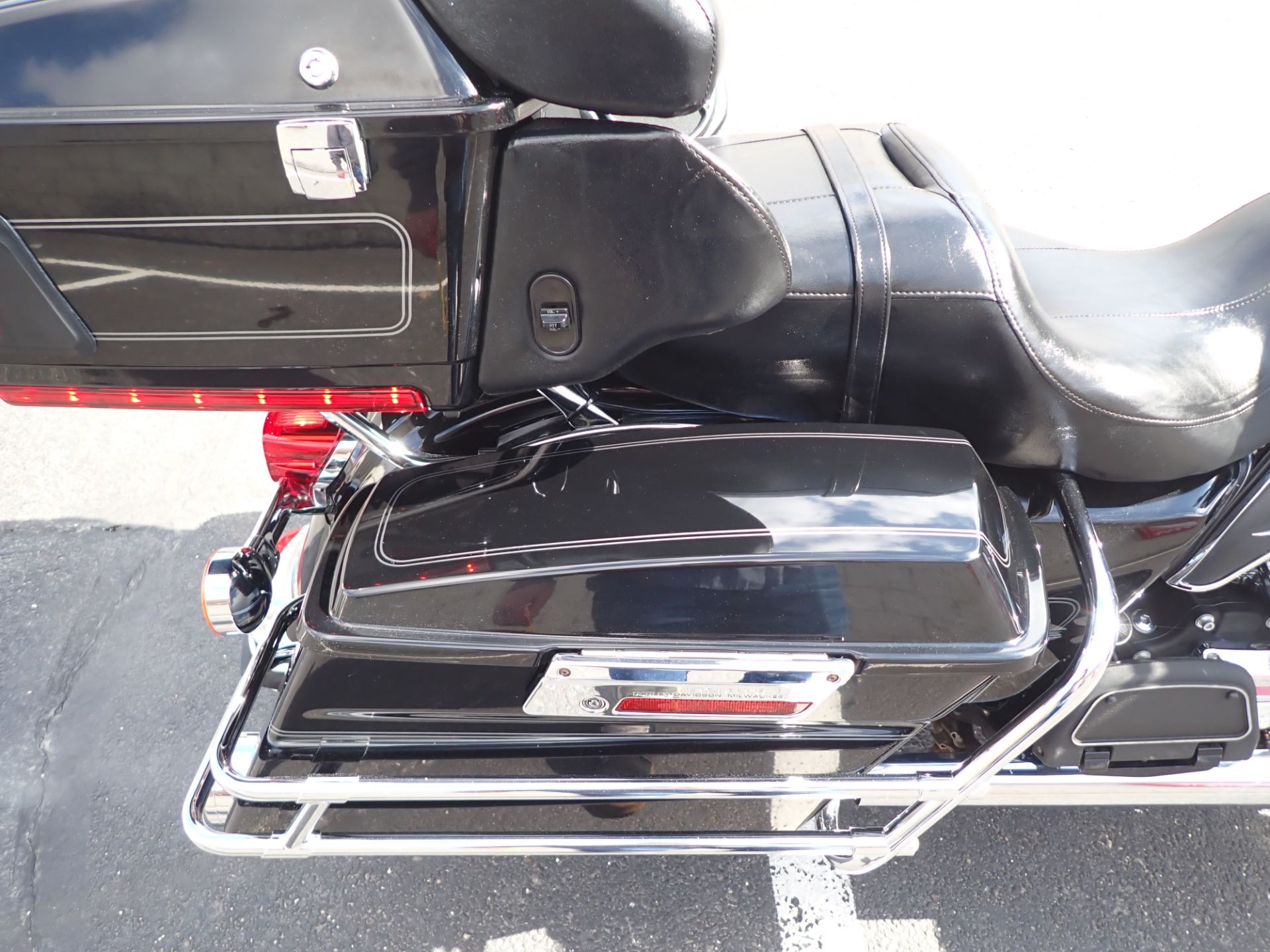 2013 Harley-Davidson Ultra Classic® Electra Glide® in Massillon, Ohio - Photo 9