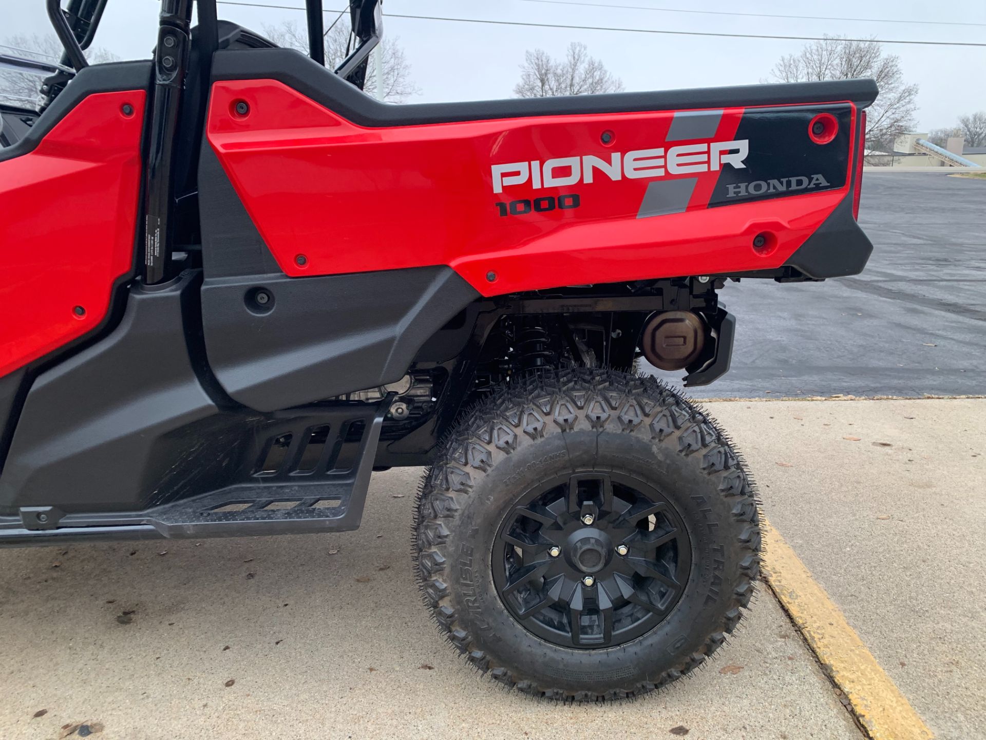 2022 Honda PIONEER 1000-3 DELUXE in Freeport, Illinois - Photo 8